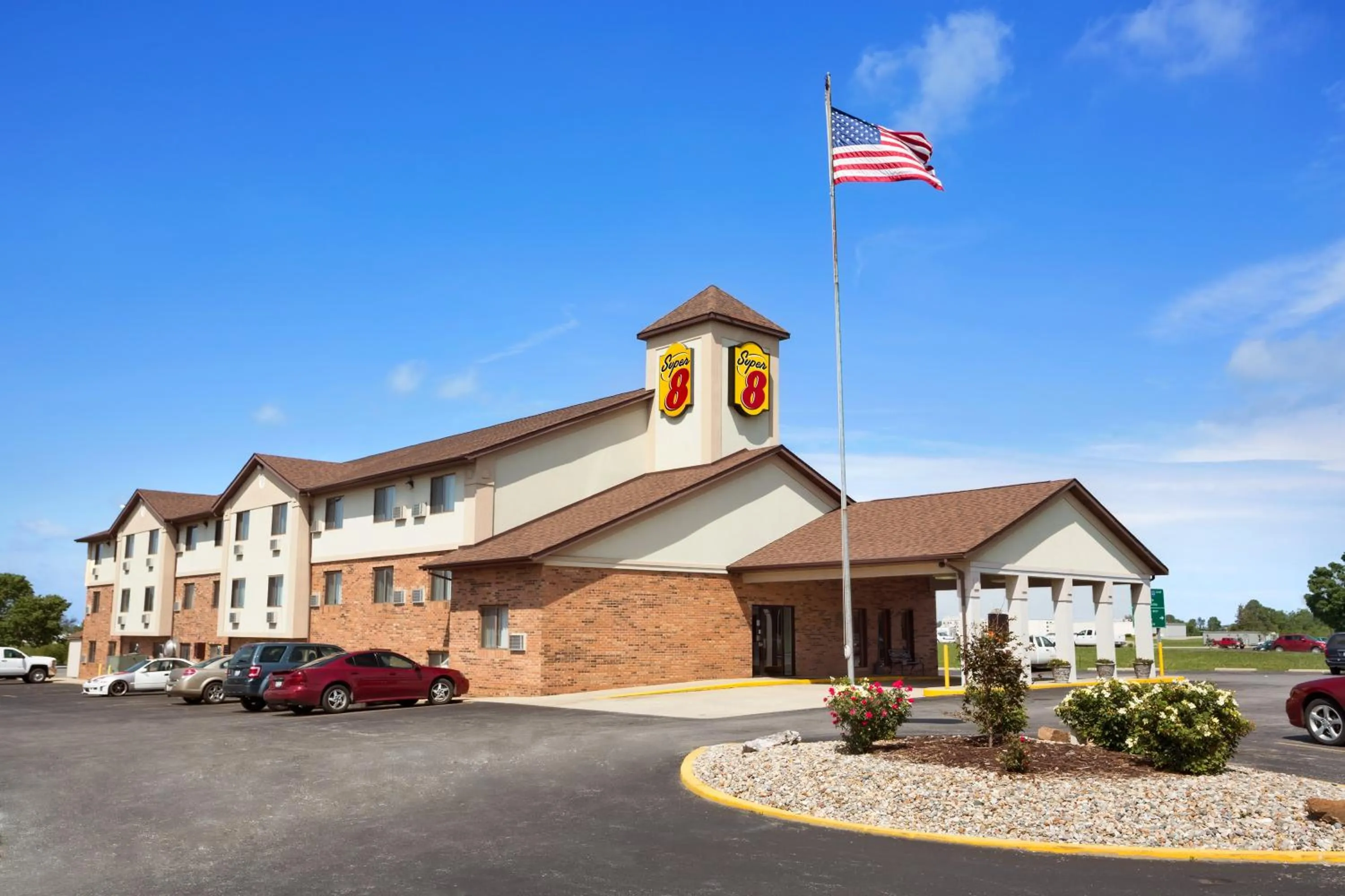 Property building in Super 8 by Wyndham Mount Vernon, IL