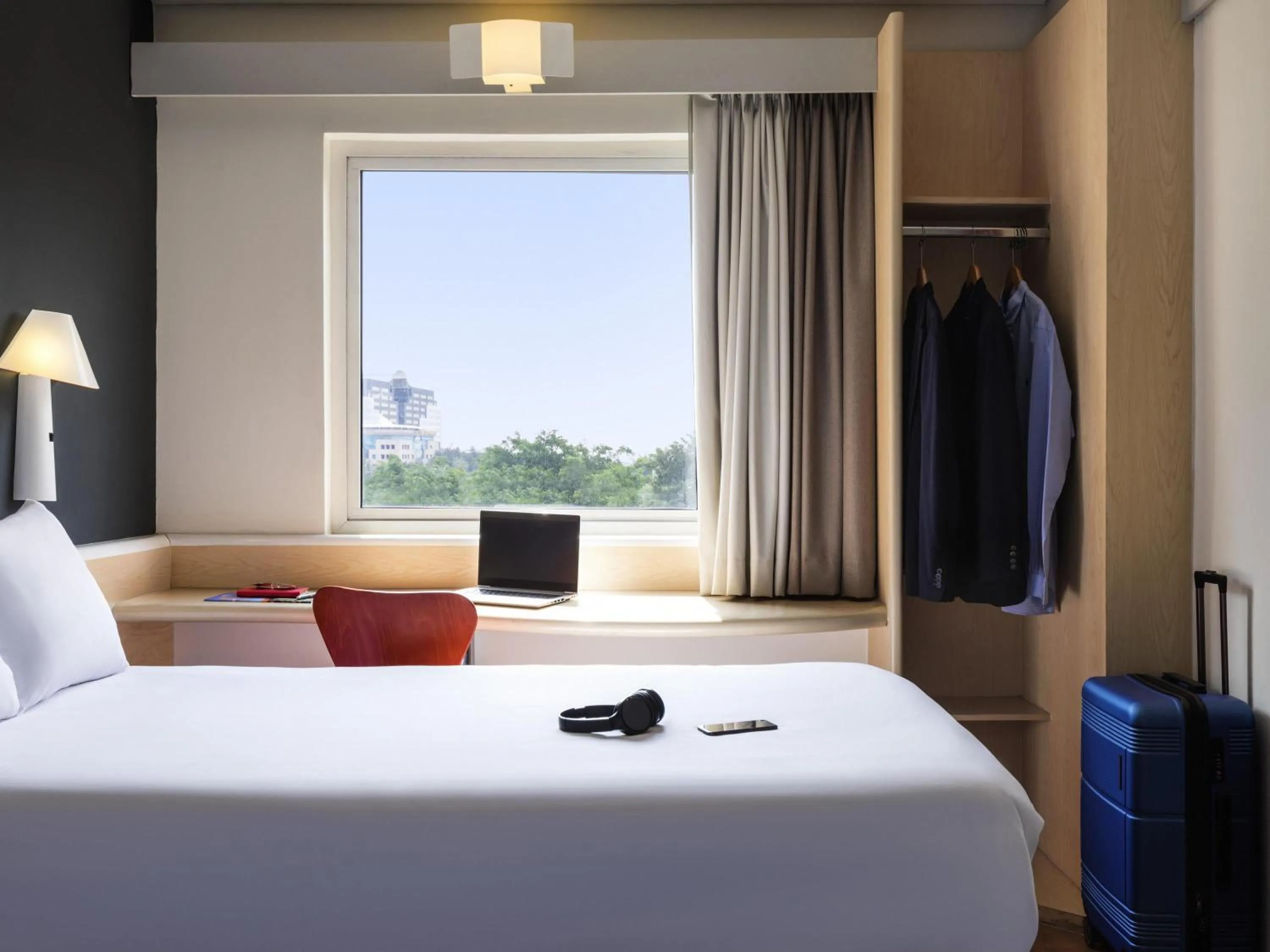 Bedroom, Bed in Ibis Guadalajara Expo