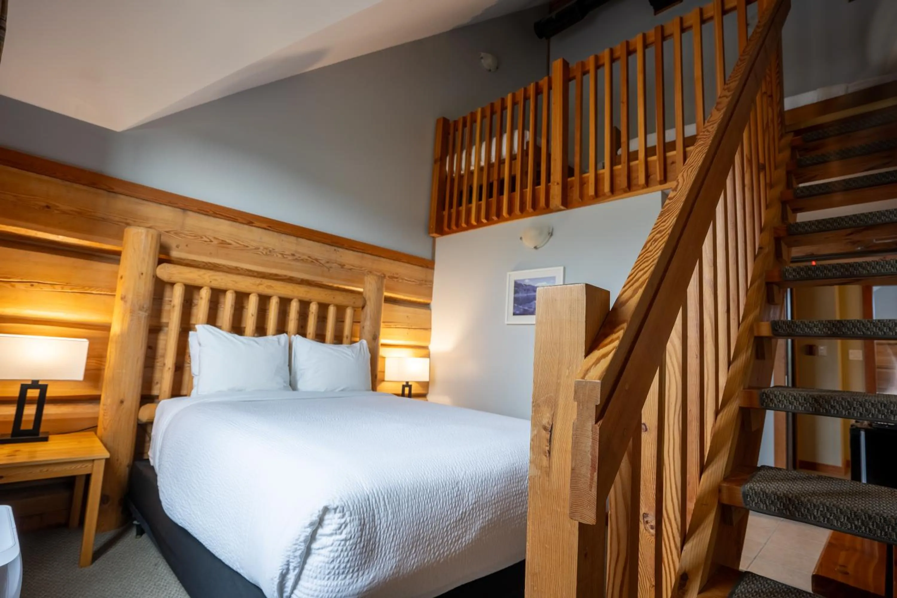 Bed in Basecamp Lodge Golden