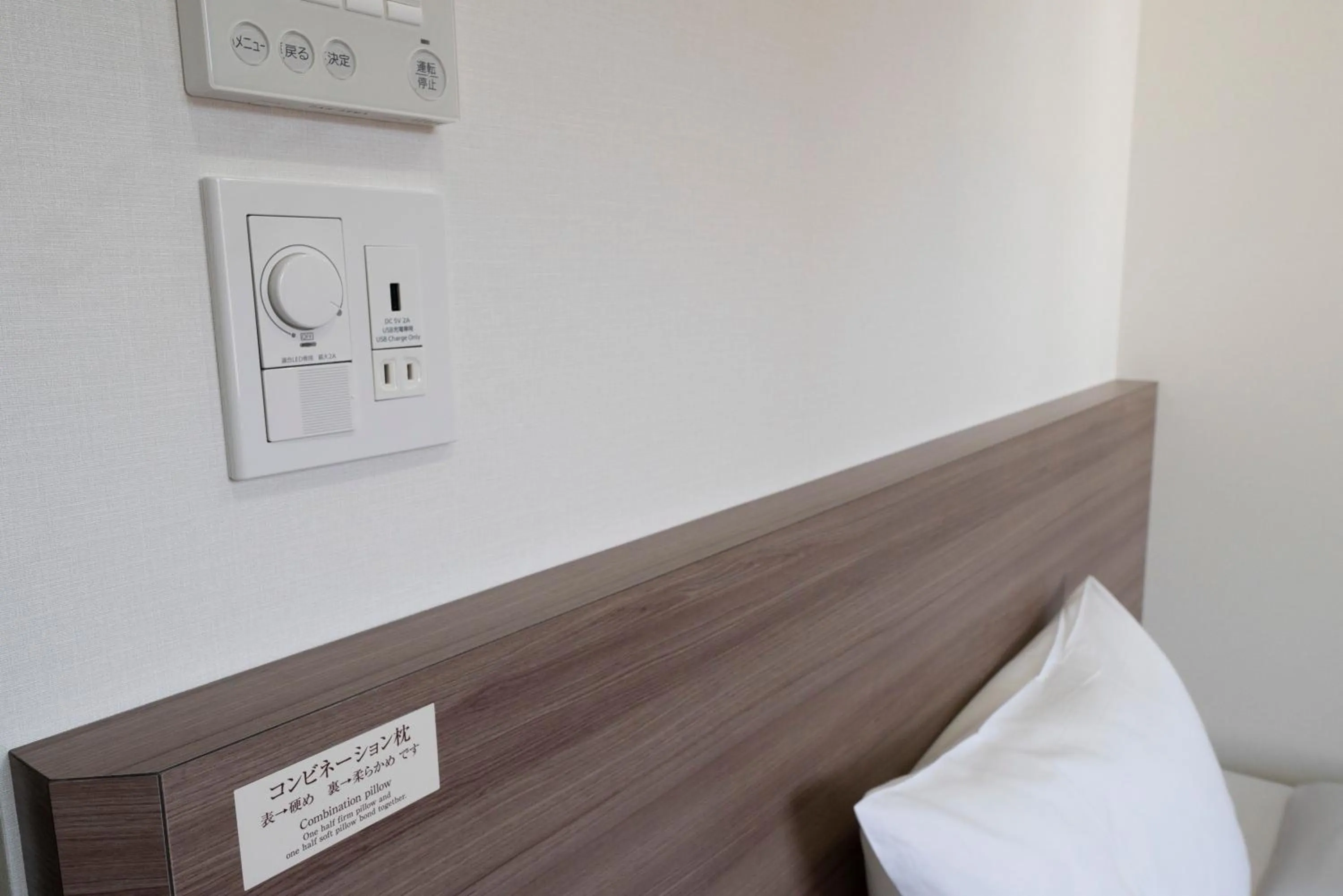 Photo of the whole room, Bed in Washington R&B Hotel Hakata Ekimae 2