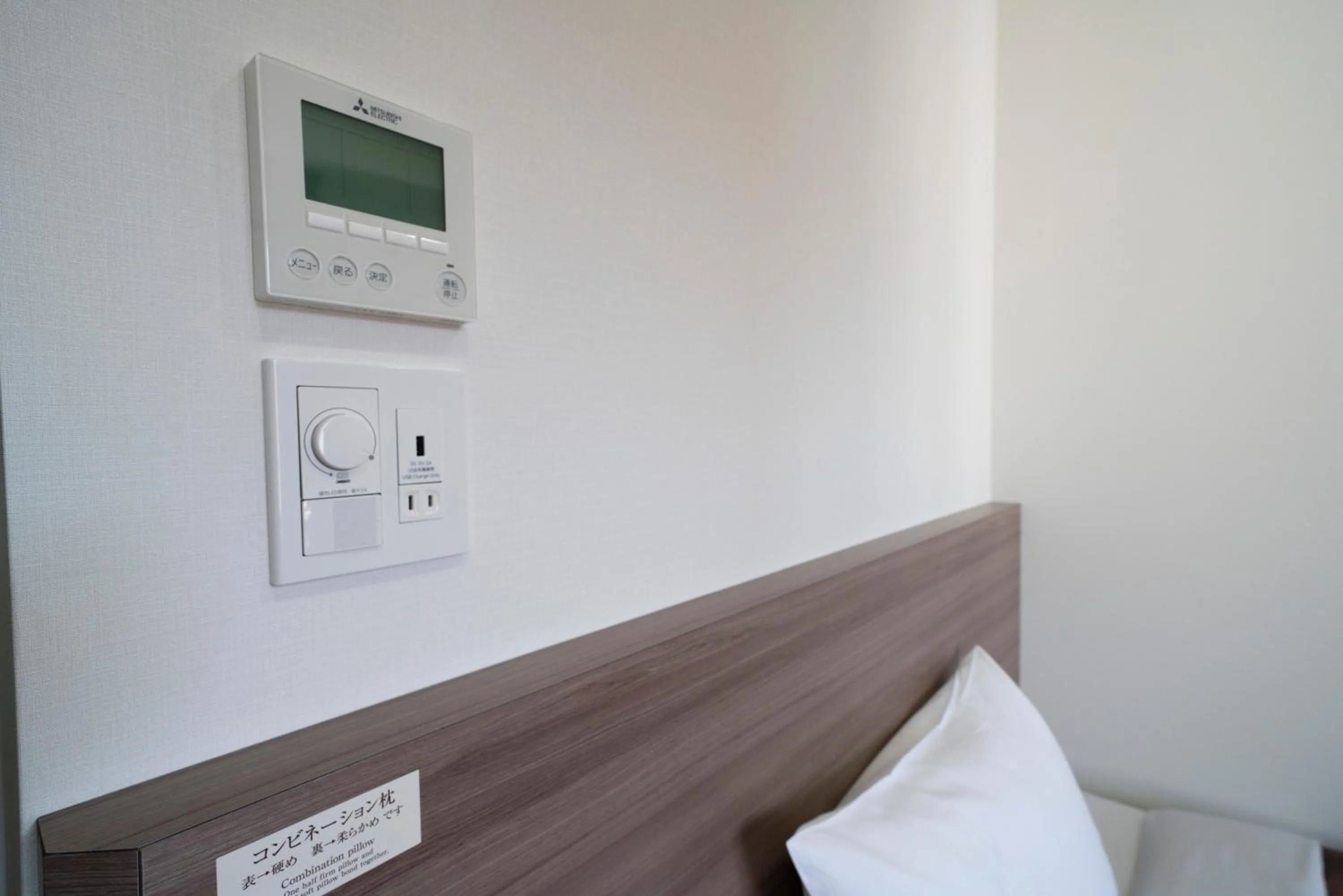 Photo of the whole room, Bed in Washington R&B Hotel Hakata Ekimae 2