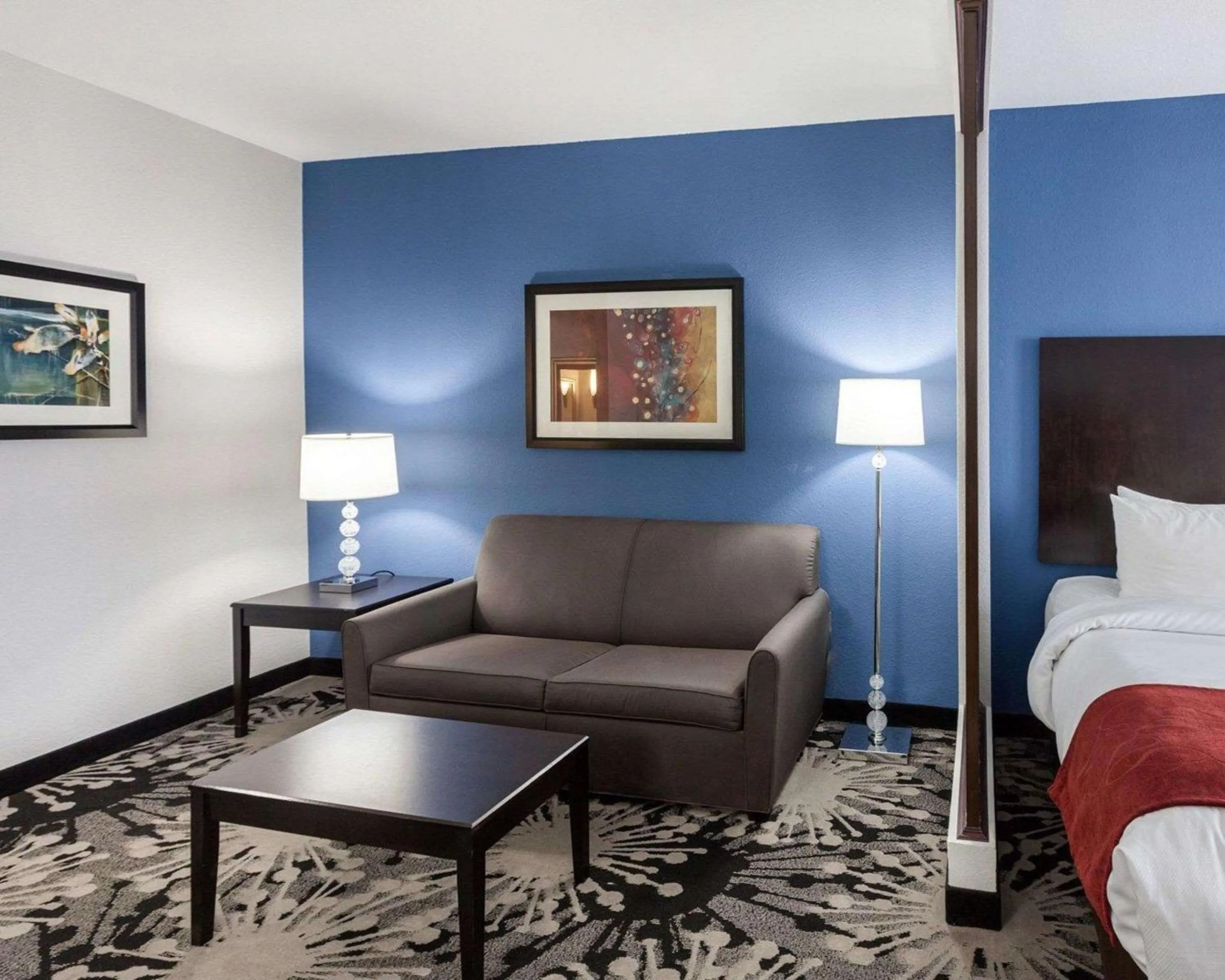 Photo of the whole room, Bed in Comfort Suites Greenville