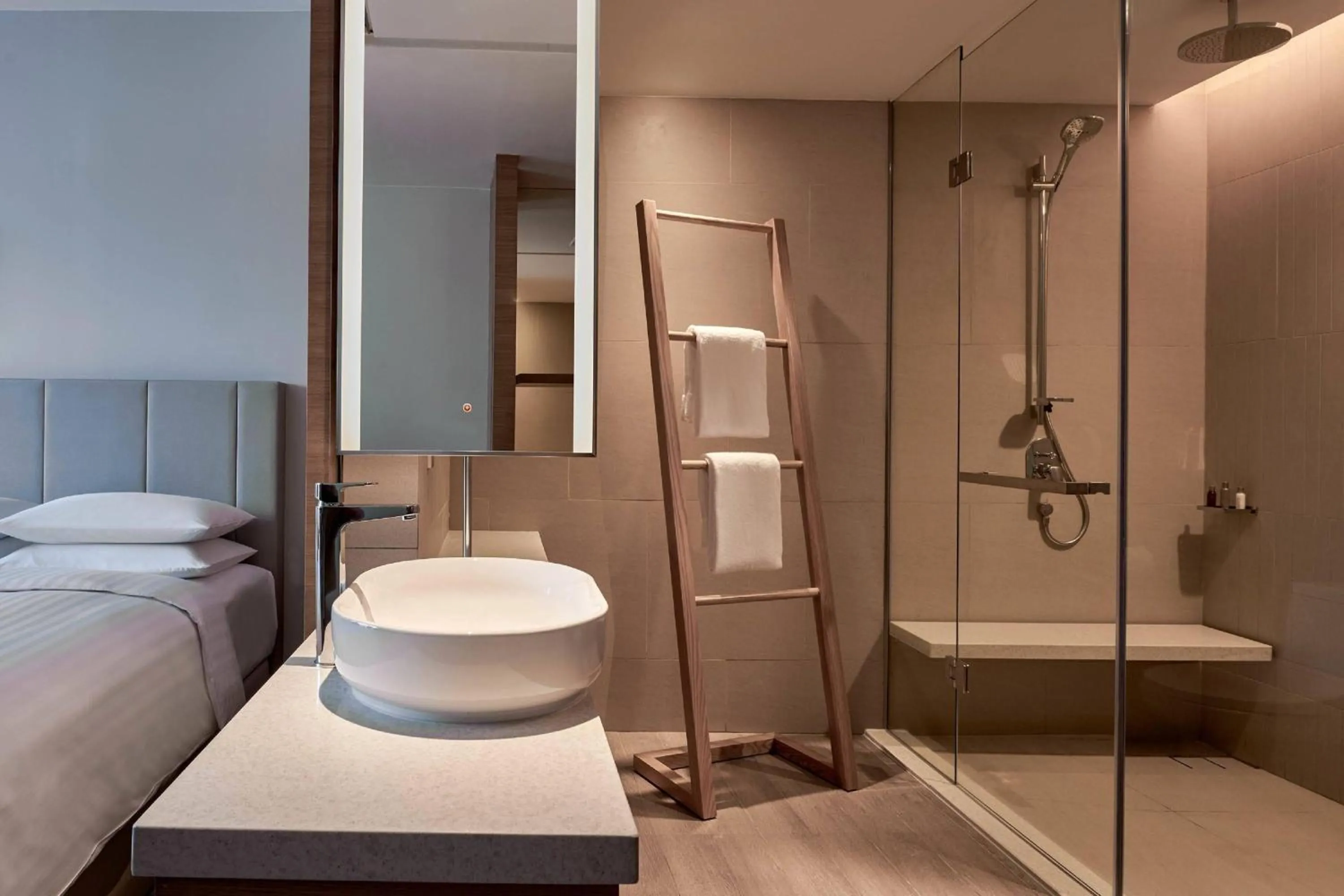 Bathroom, Bed in Kota Kinabalu Marriott Hotel