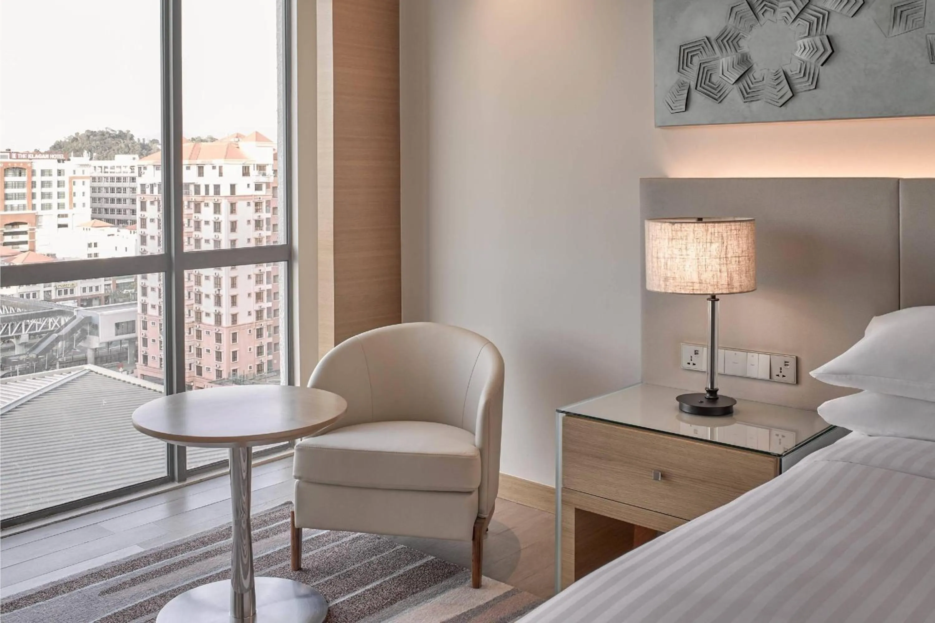 Photo of the whole room, Bed in Kota Kinabalu Marriott Hotel