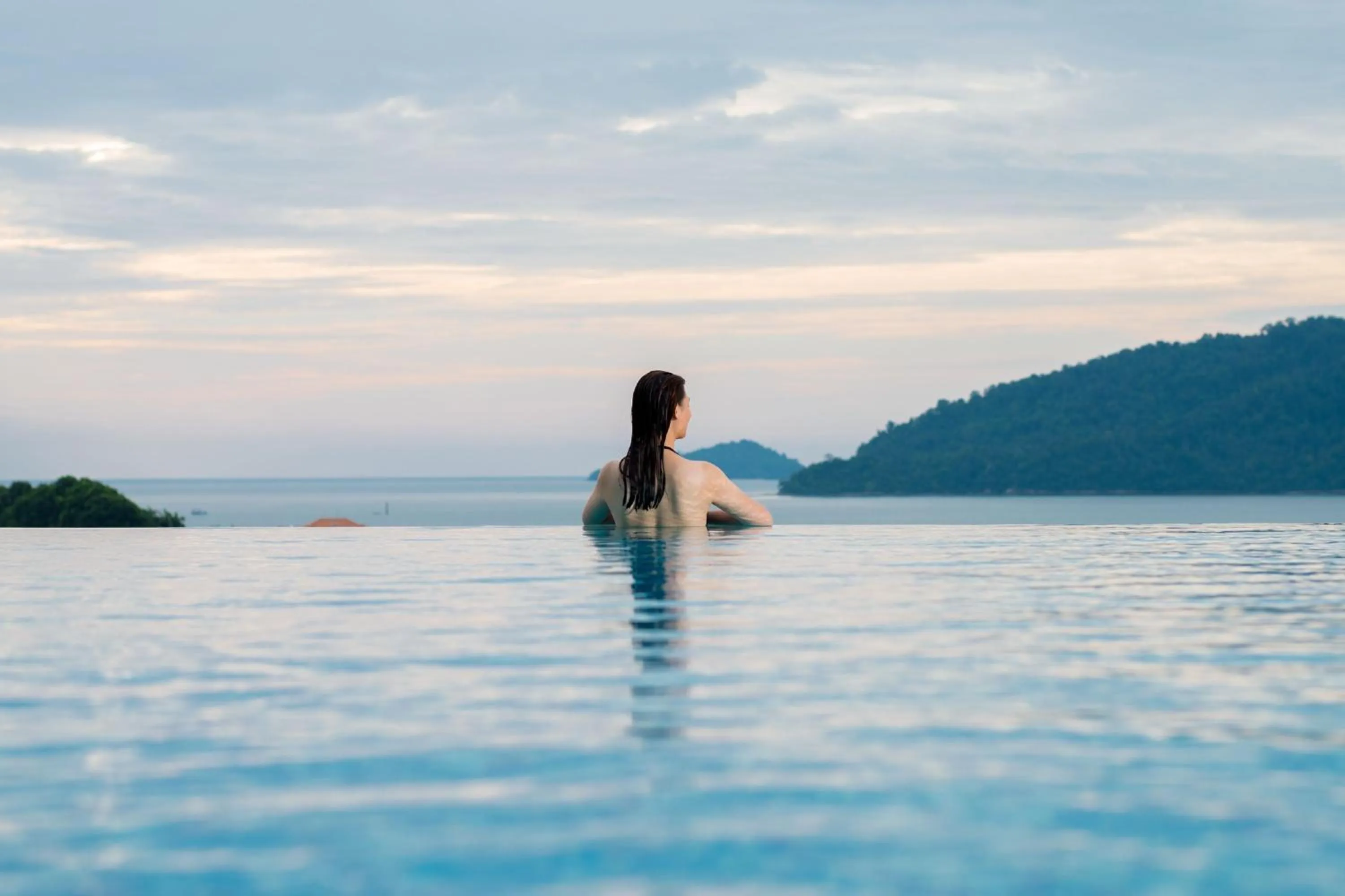 Swimming pool in Kota Kinabalu Marriott Hotel