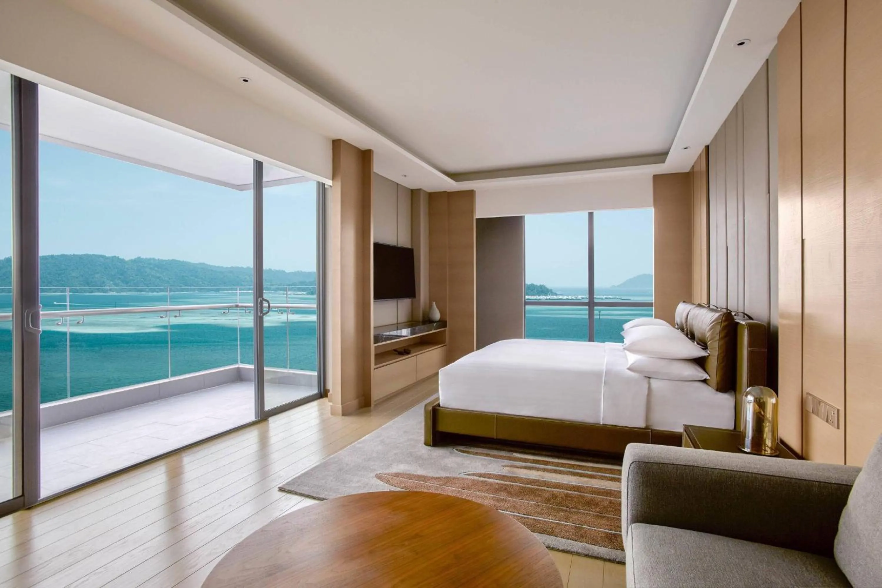 Bedroom, Bed in Kota Kinabalu Marriott Hotel