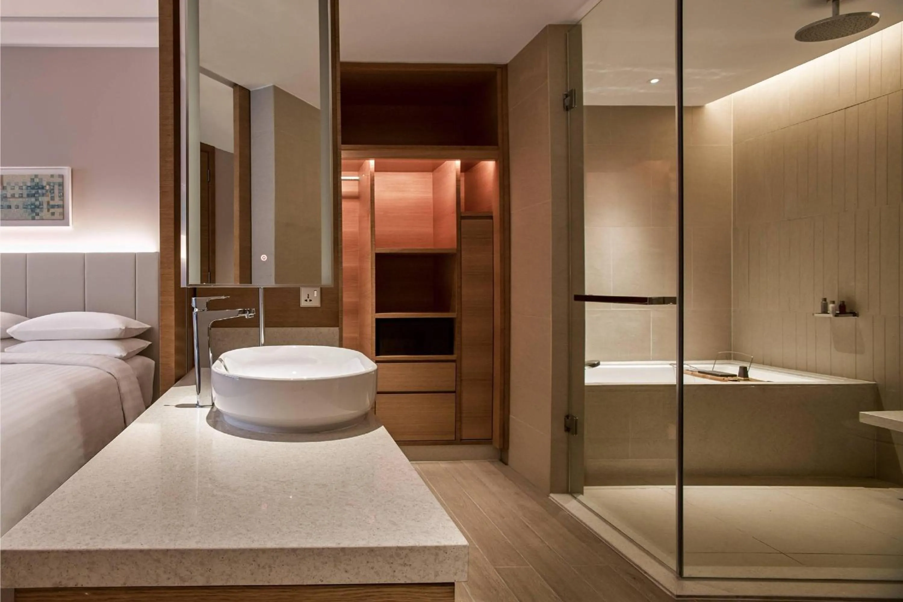 Bathroom, Bed in Kota Kinabalu Marriott Hotel