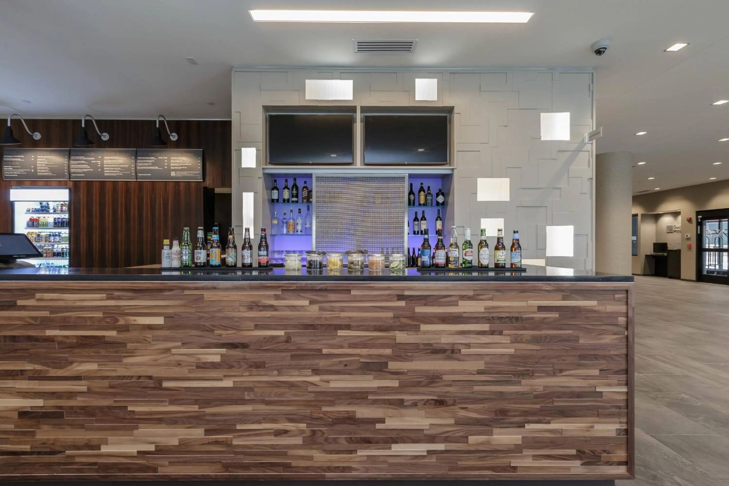 Lounge or bar in Courtyard by Marriott South Bend Downtown