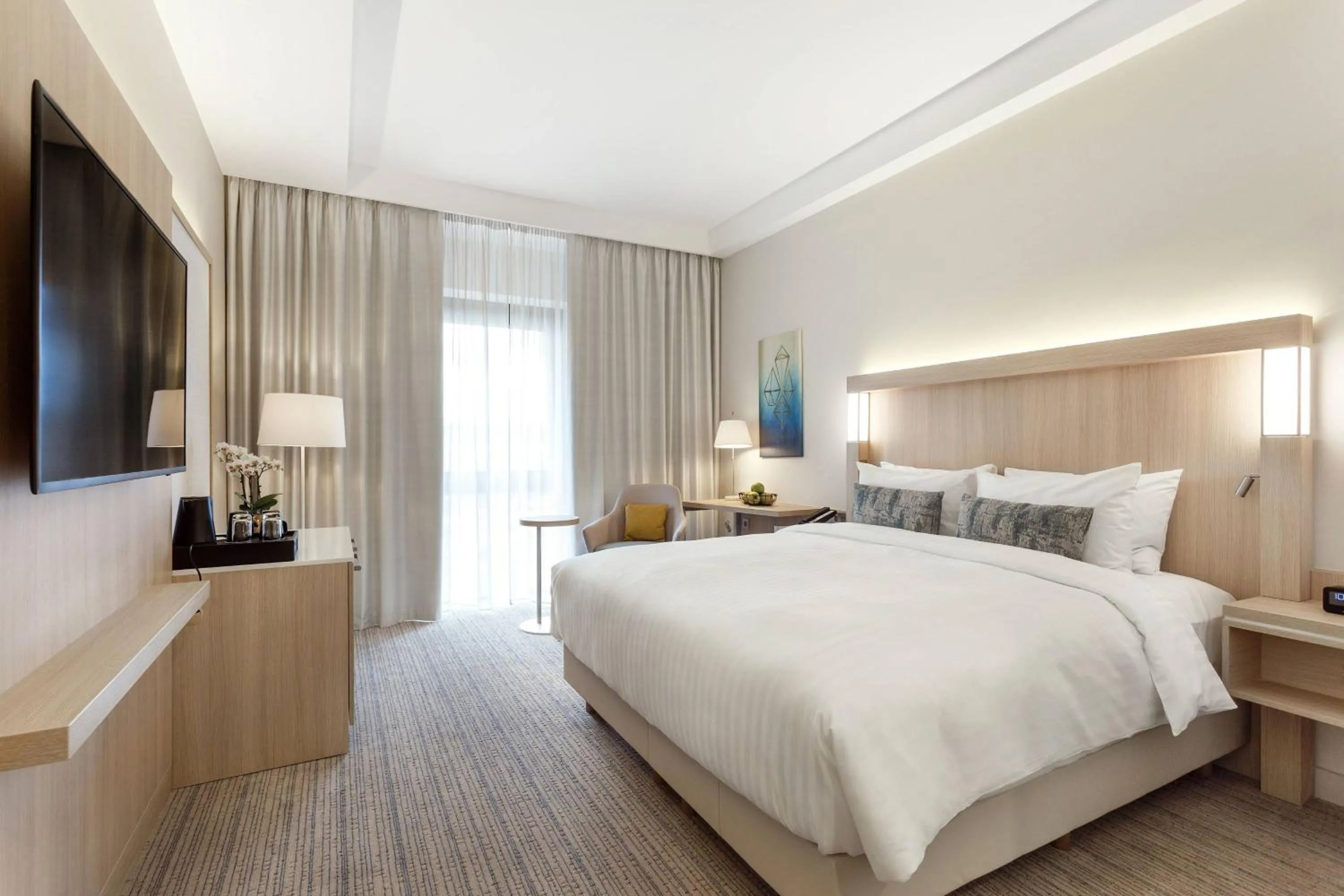 Photo of the whole room, Bed in Courtyard by Marriott Vilnius City Center