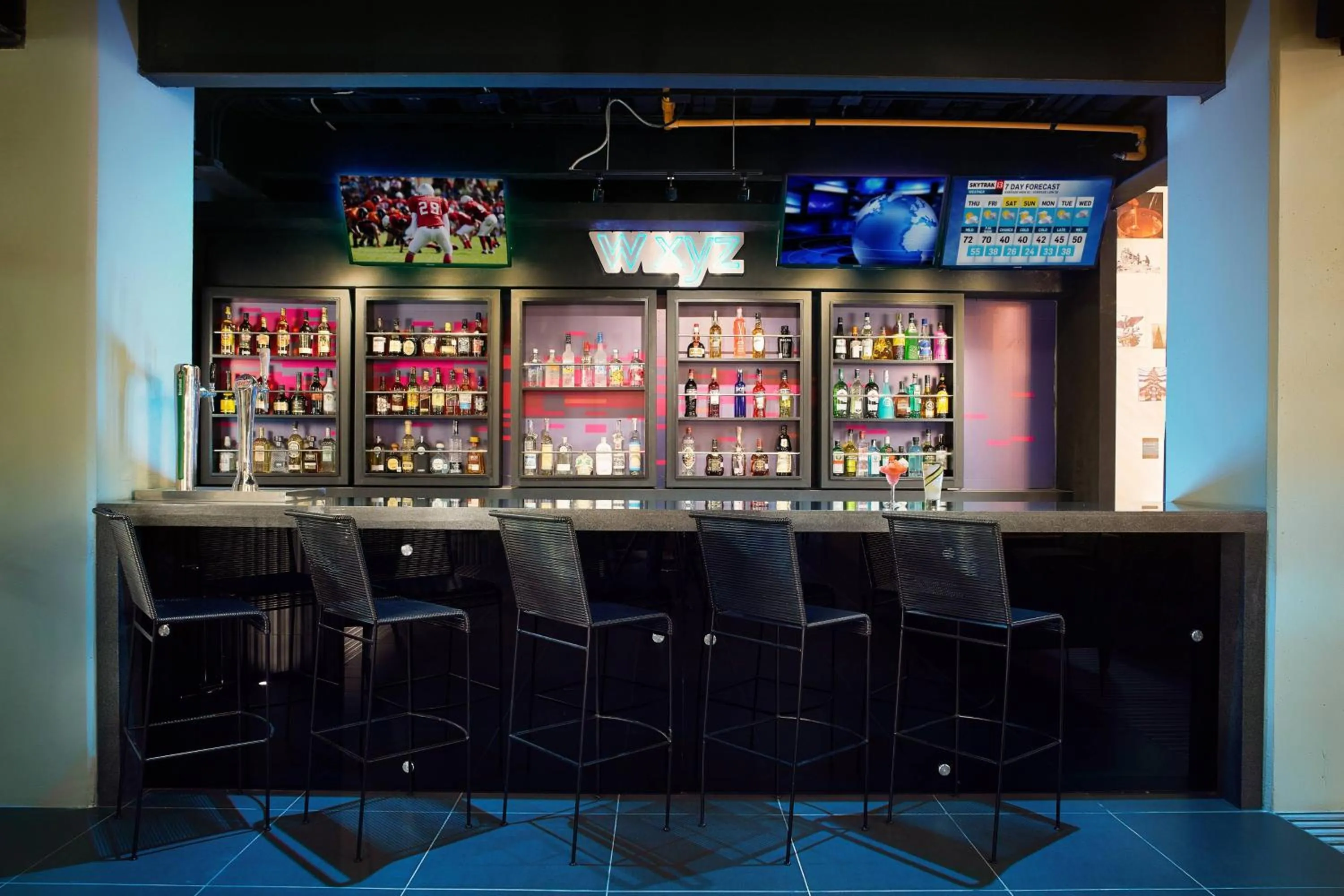 Lounge or bar in Aloft Celaya