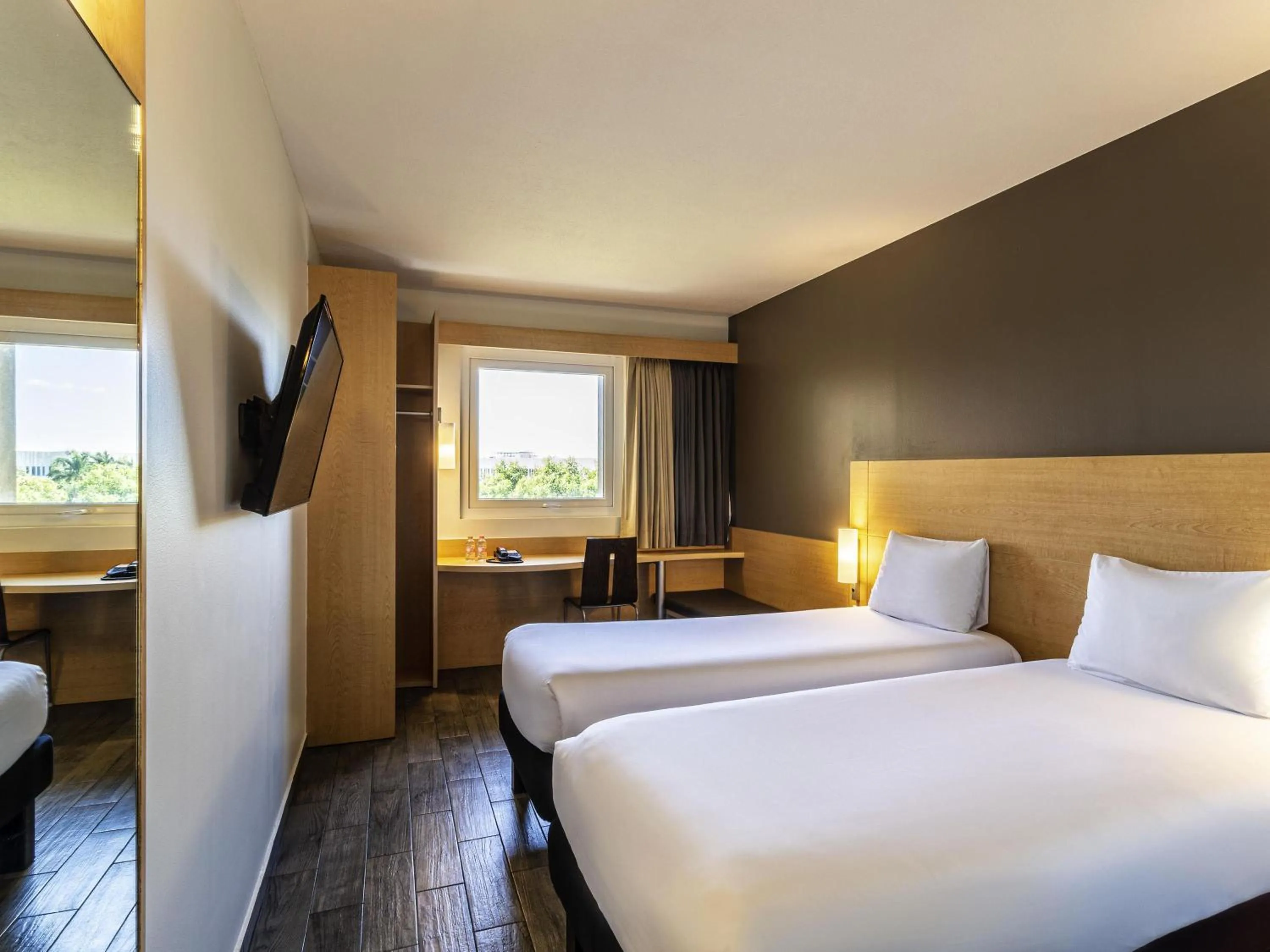 Double Room with Two Double Beds in Ibis Merida