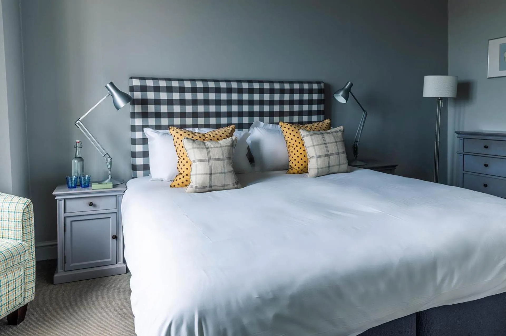 Bed in Crown and Castle