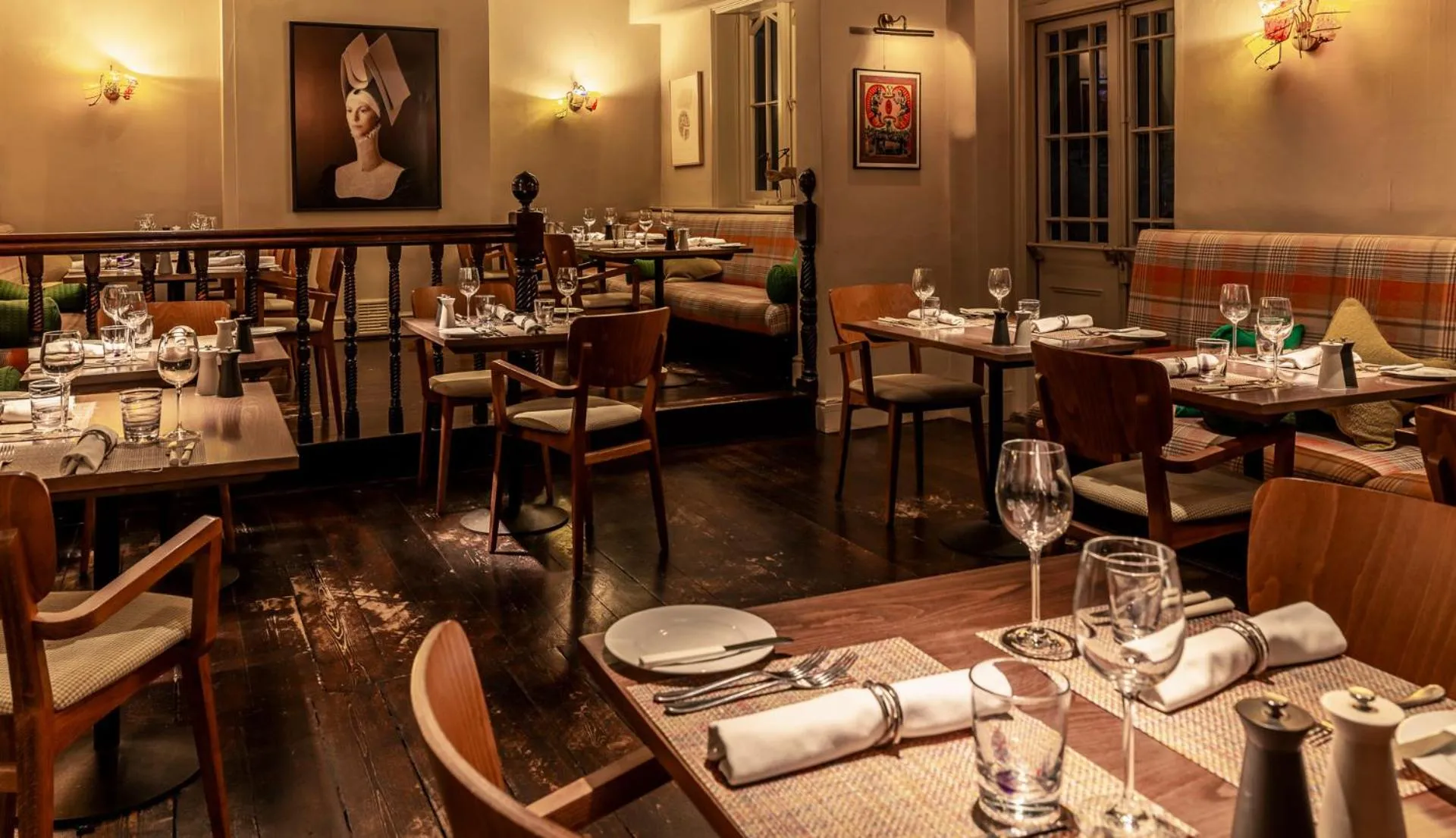 Restaurant/places to eat in Crown and Castle