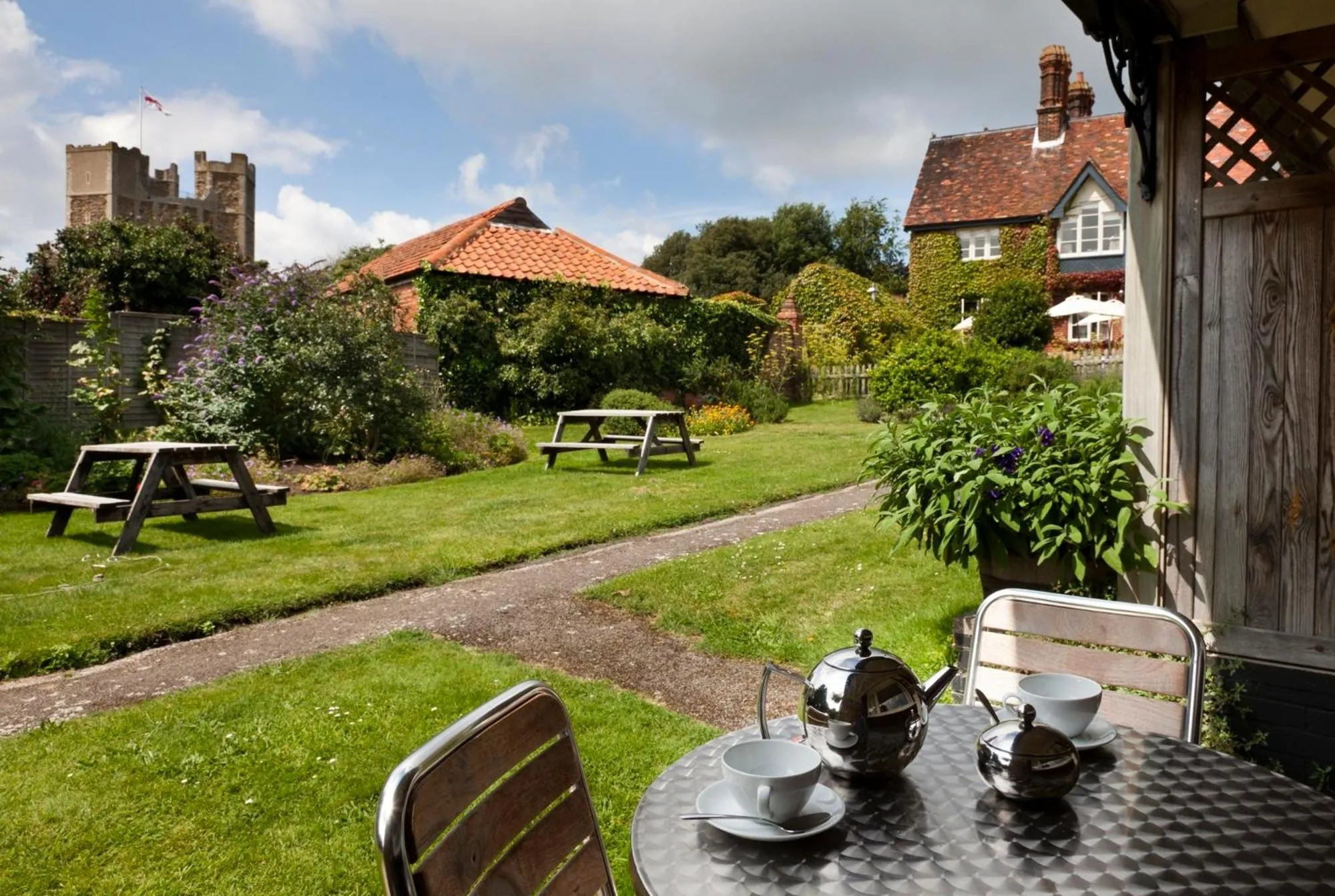 Garden in Crown and Castle