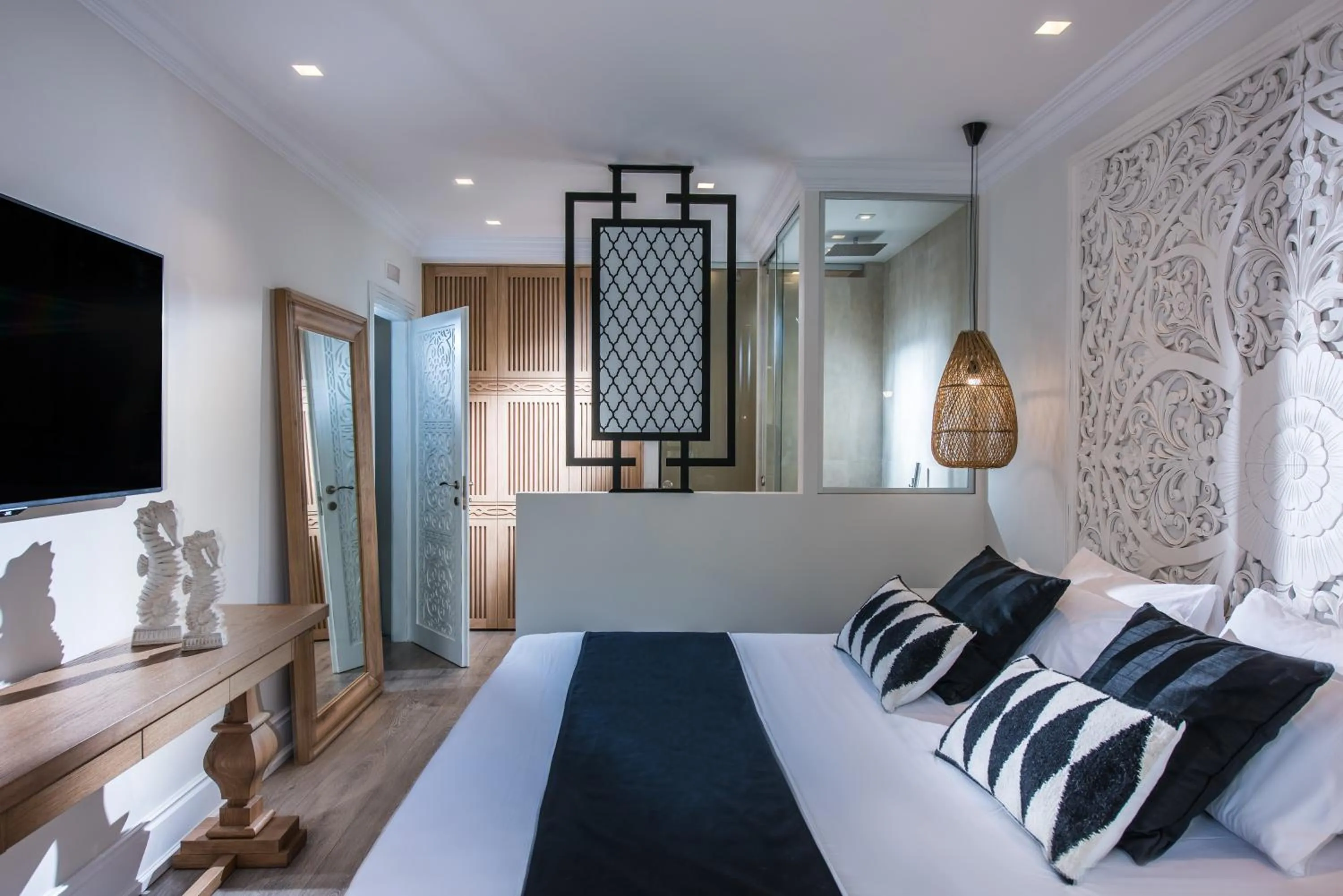 Photo of the whole room, Bed in Danaides