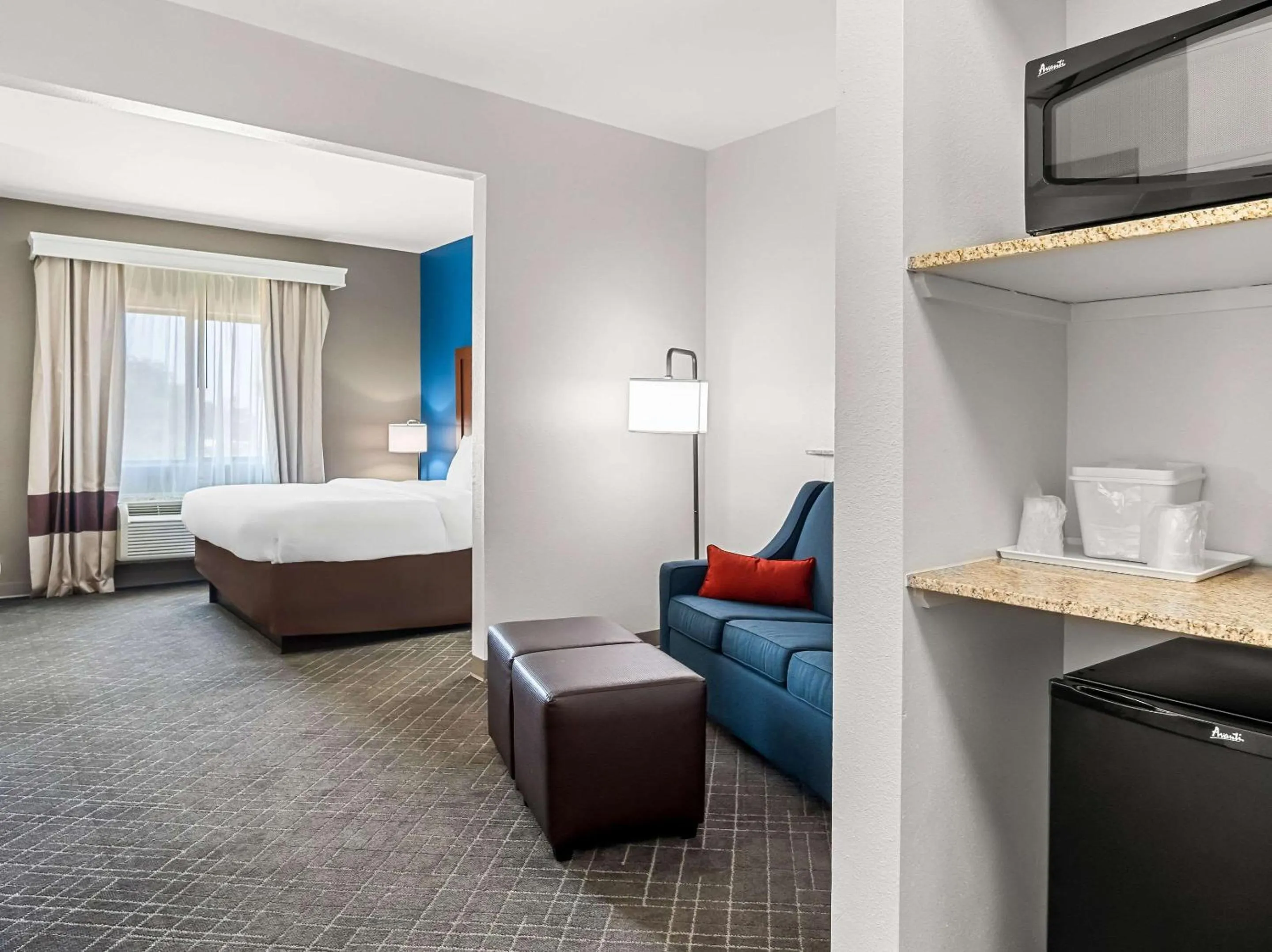 Bedroom, Bed in Comfort Suites Lindale