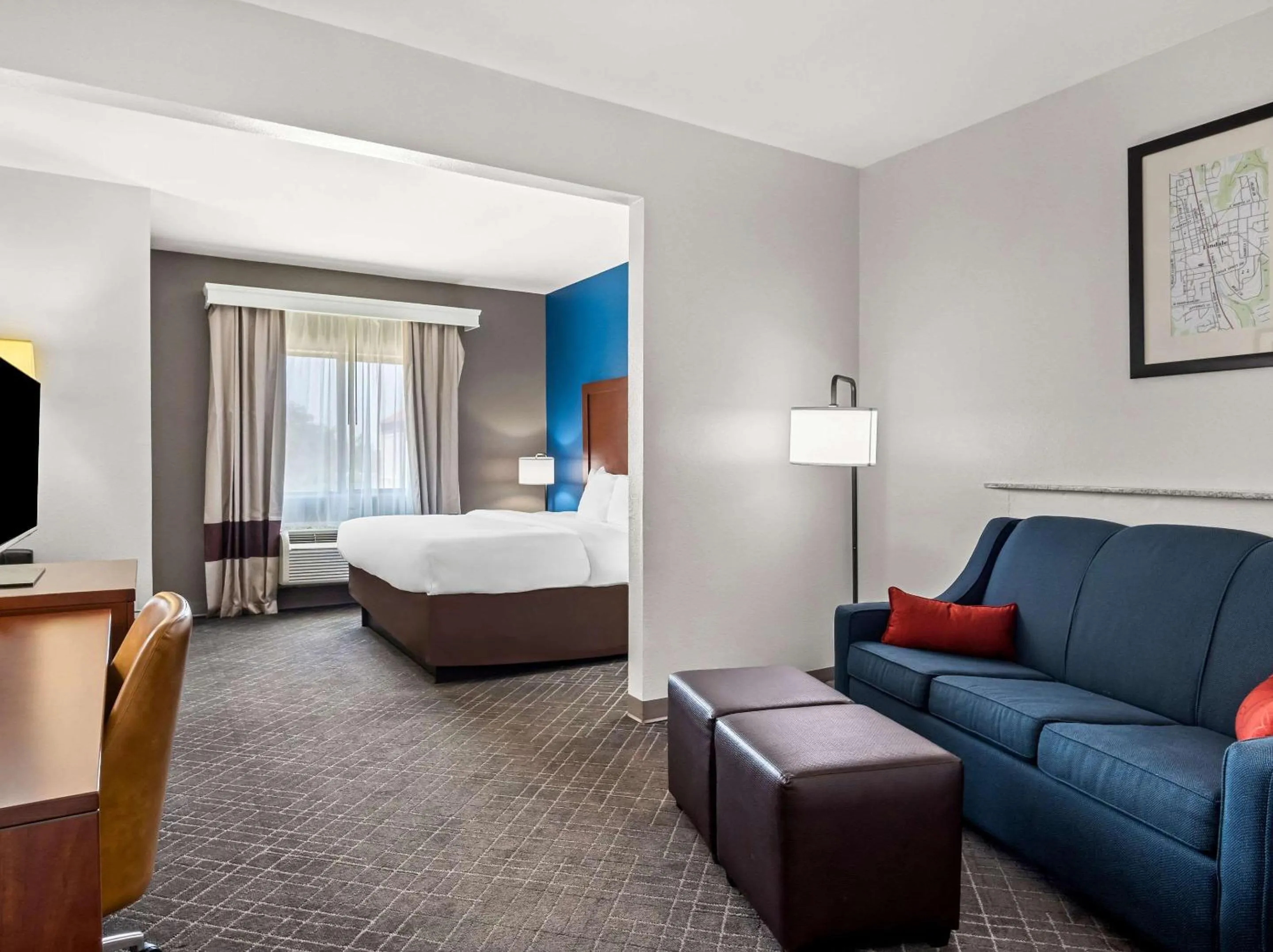 Bedroom, Bed in Comfort Suites Lindale