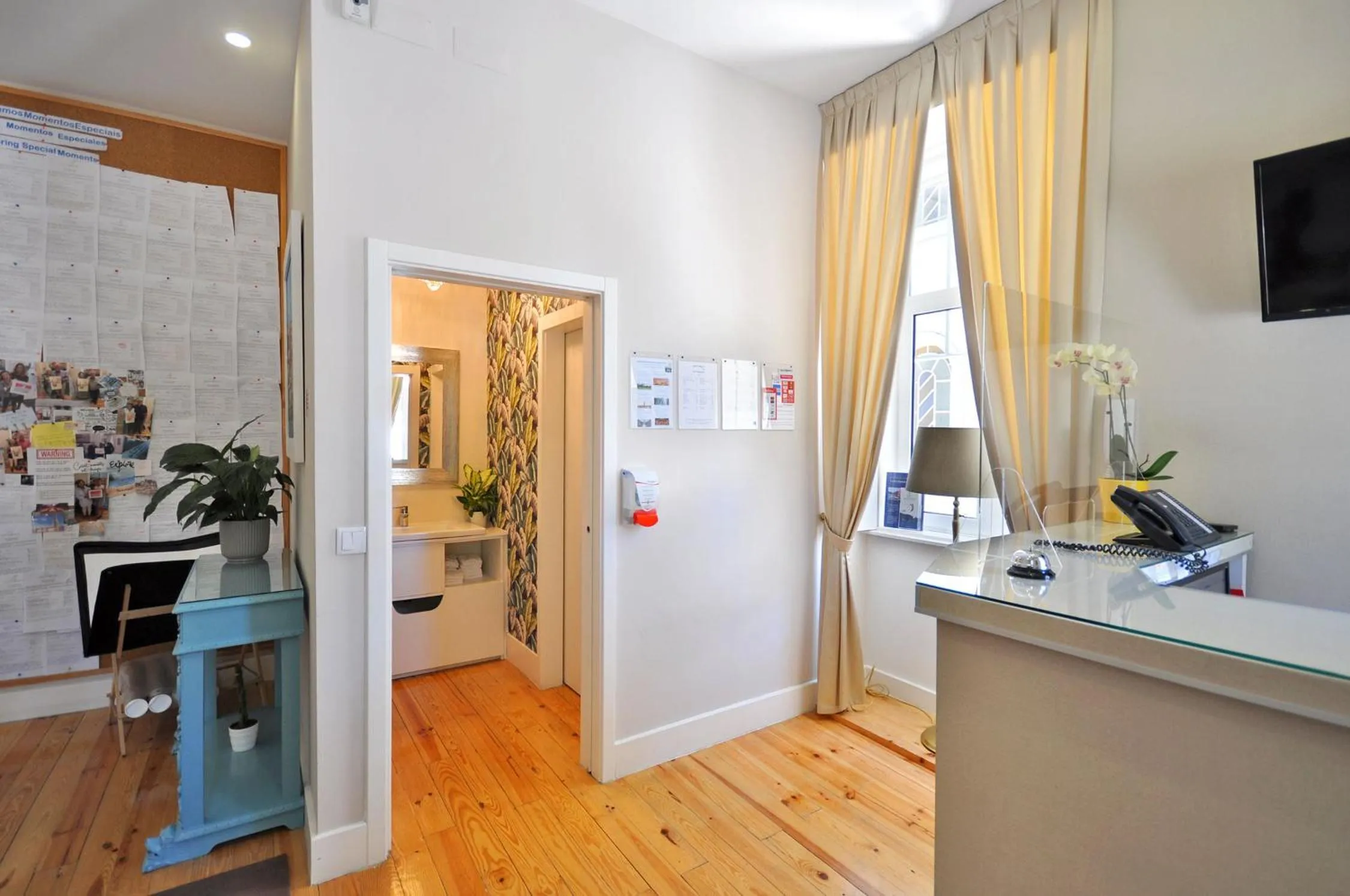 Lobby or reception in Porto Charming Hotel