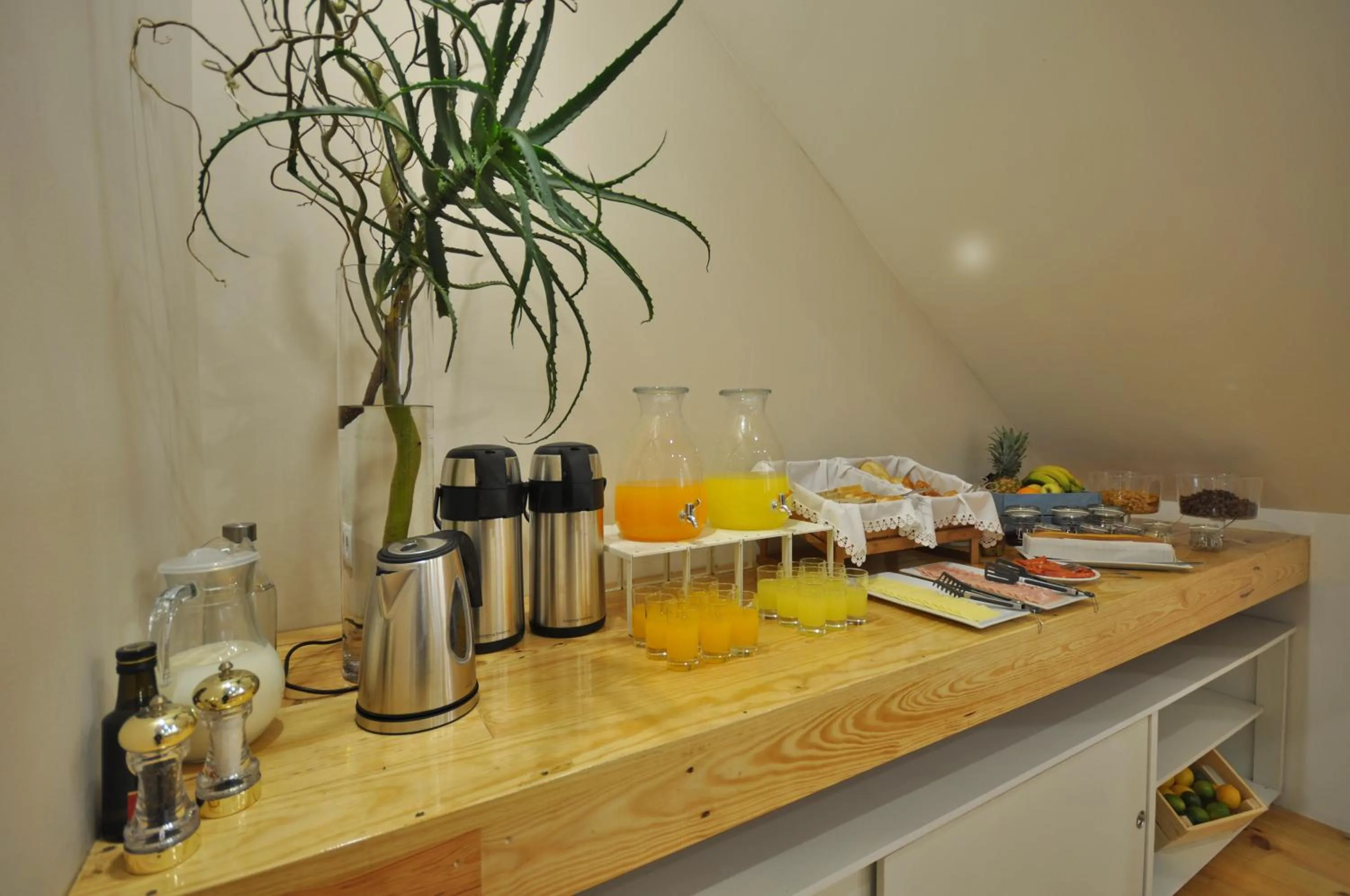 Food and drinks in Porto Charming Hotel