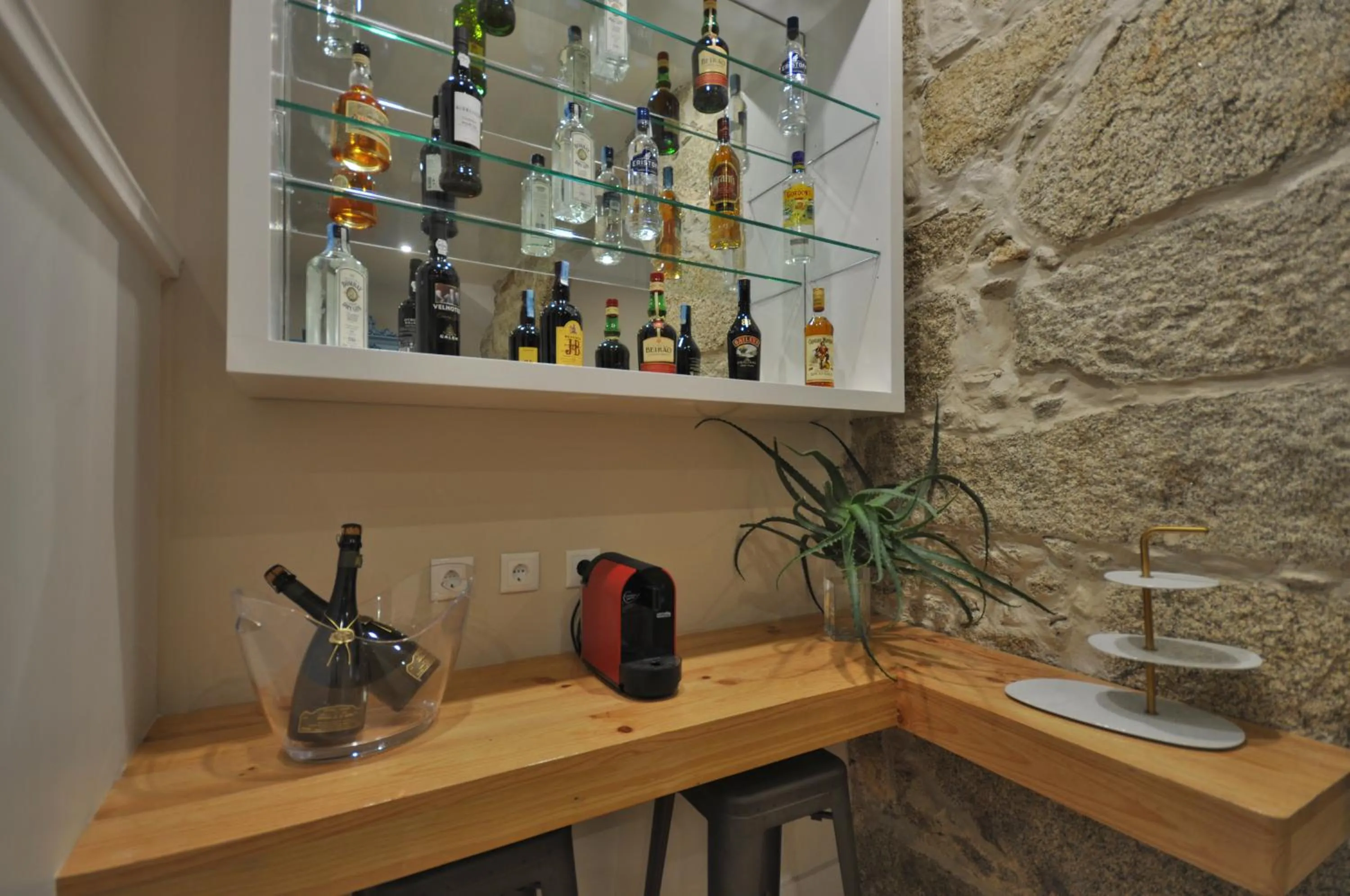 Lounge or bar in Porto Charming Hotel