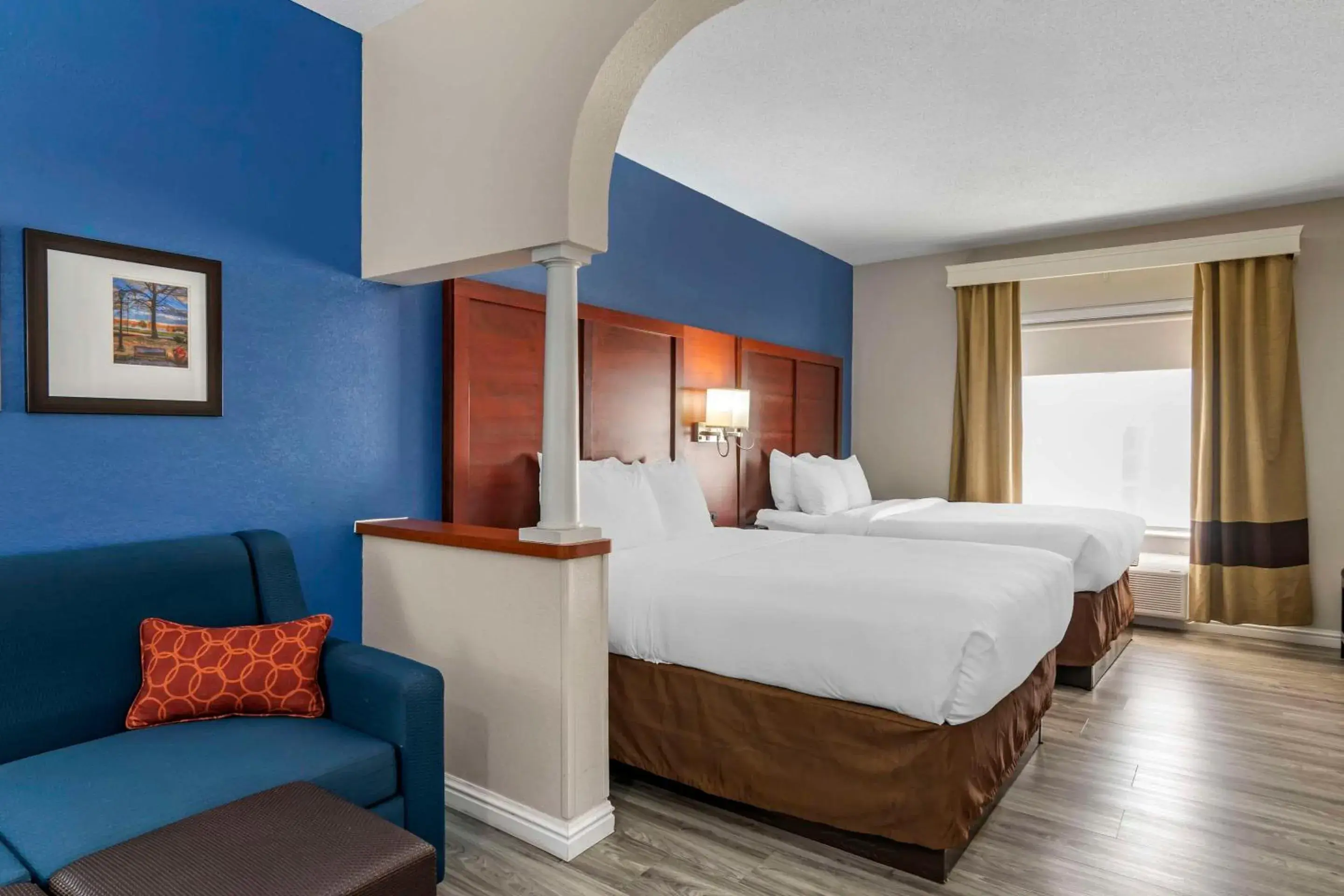 Queen Suite with Sofa Bed - Non-Smoking in Comfort Suites St Charles-St Louis Queen Suite with Sofa Bed - Non-Smoking in Comfort Suites St Charles-St Louis