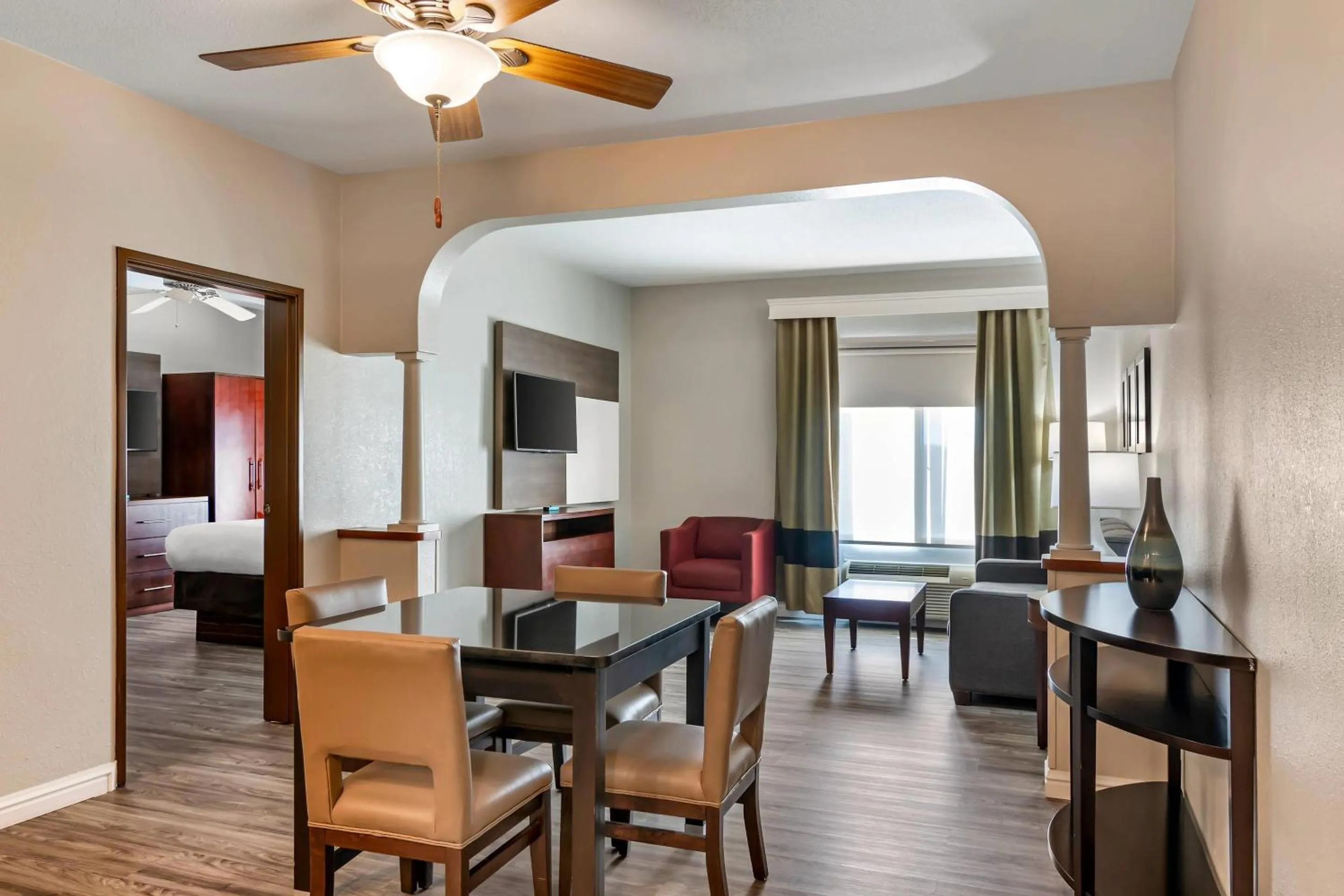 Bedroom in Comfort Suites St Charles-St Louis