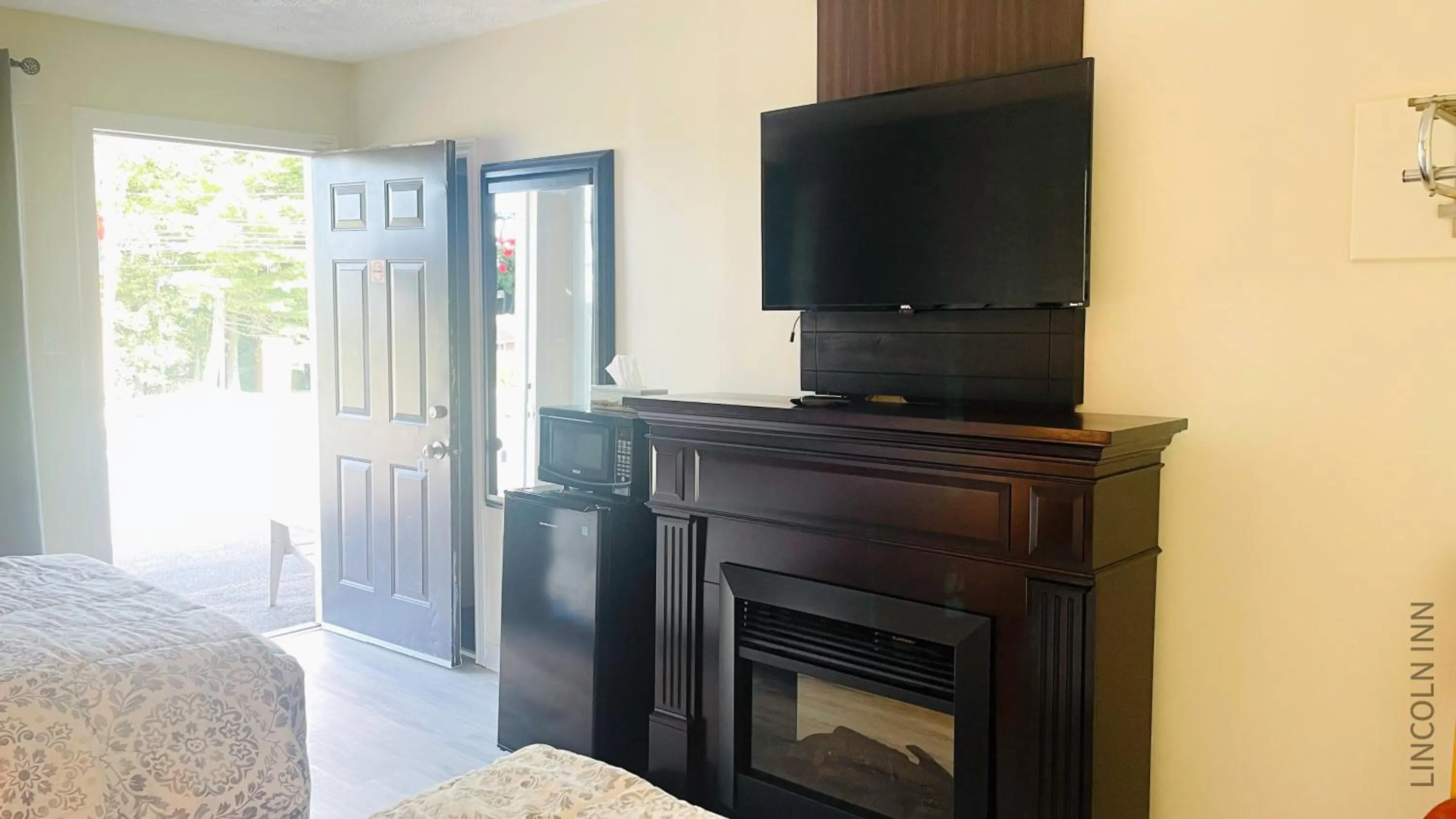 Bed in Lincoln Inn Fredericton