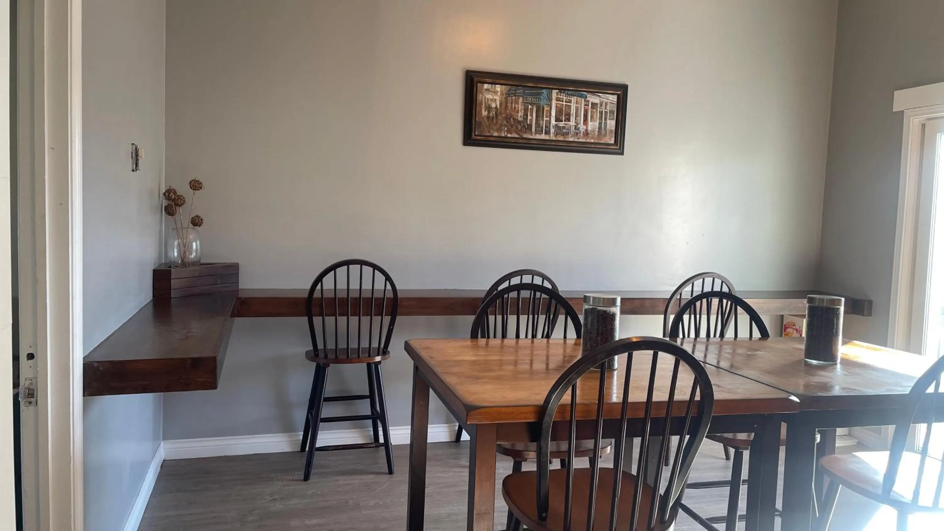 Seating area in Lincoln Inn Fredericton