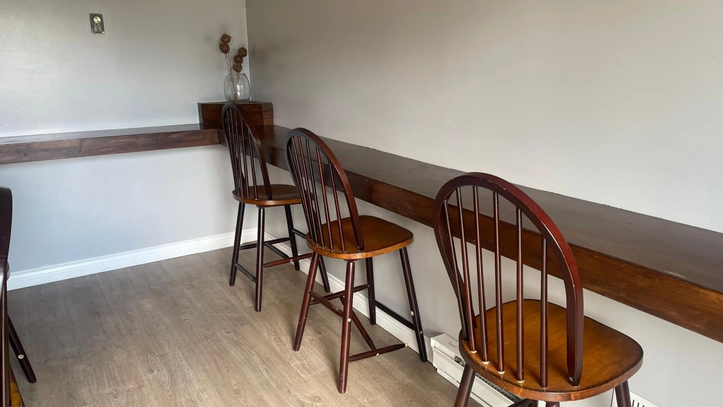 Seating area in Lincoln Inn Fredericton