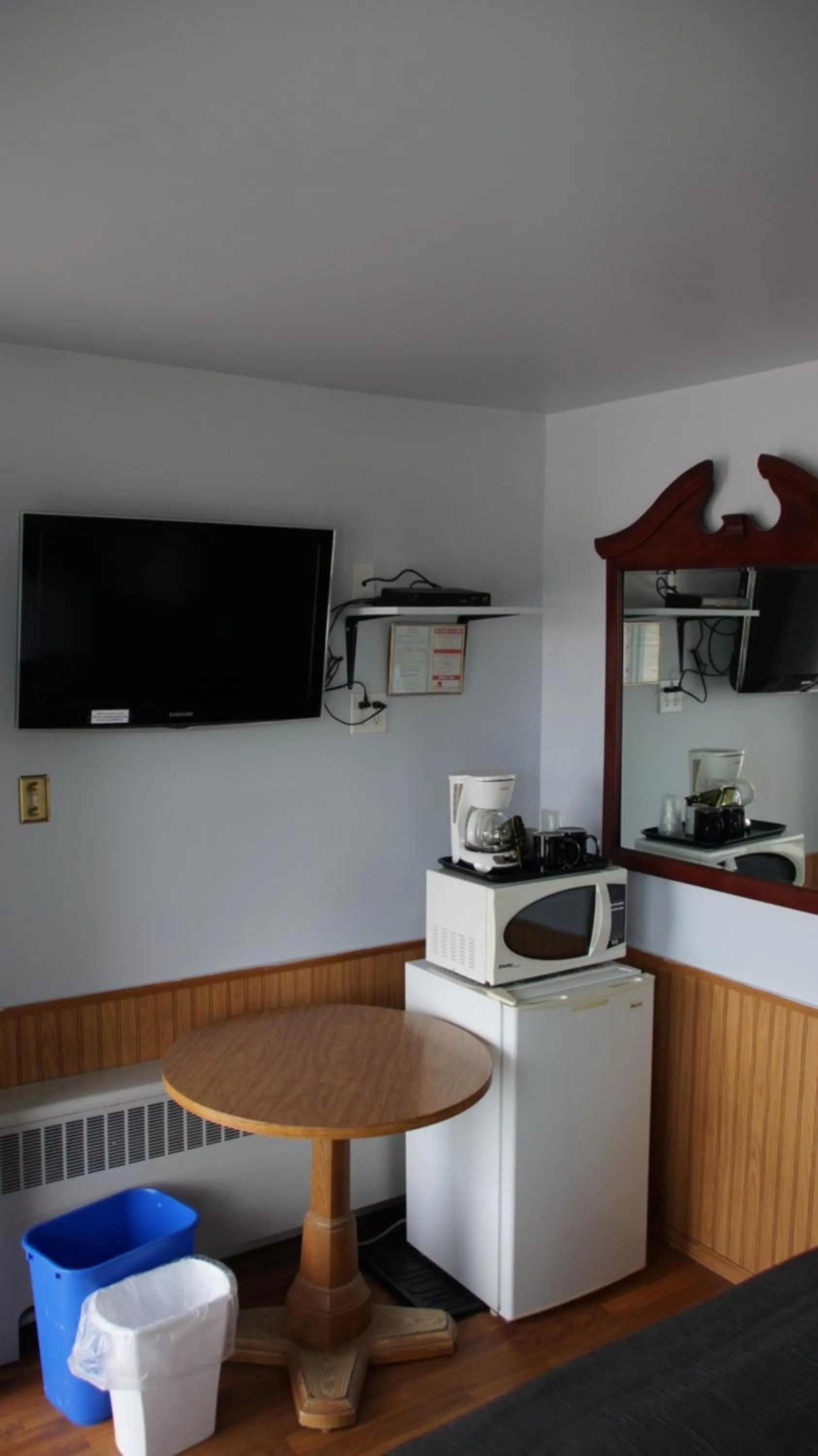 Kitchen or kitchenette in Robyn's Motel