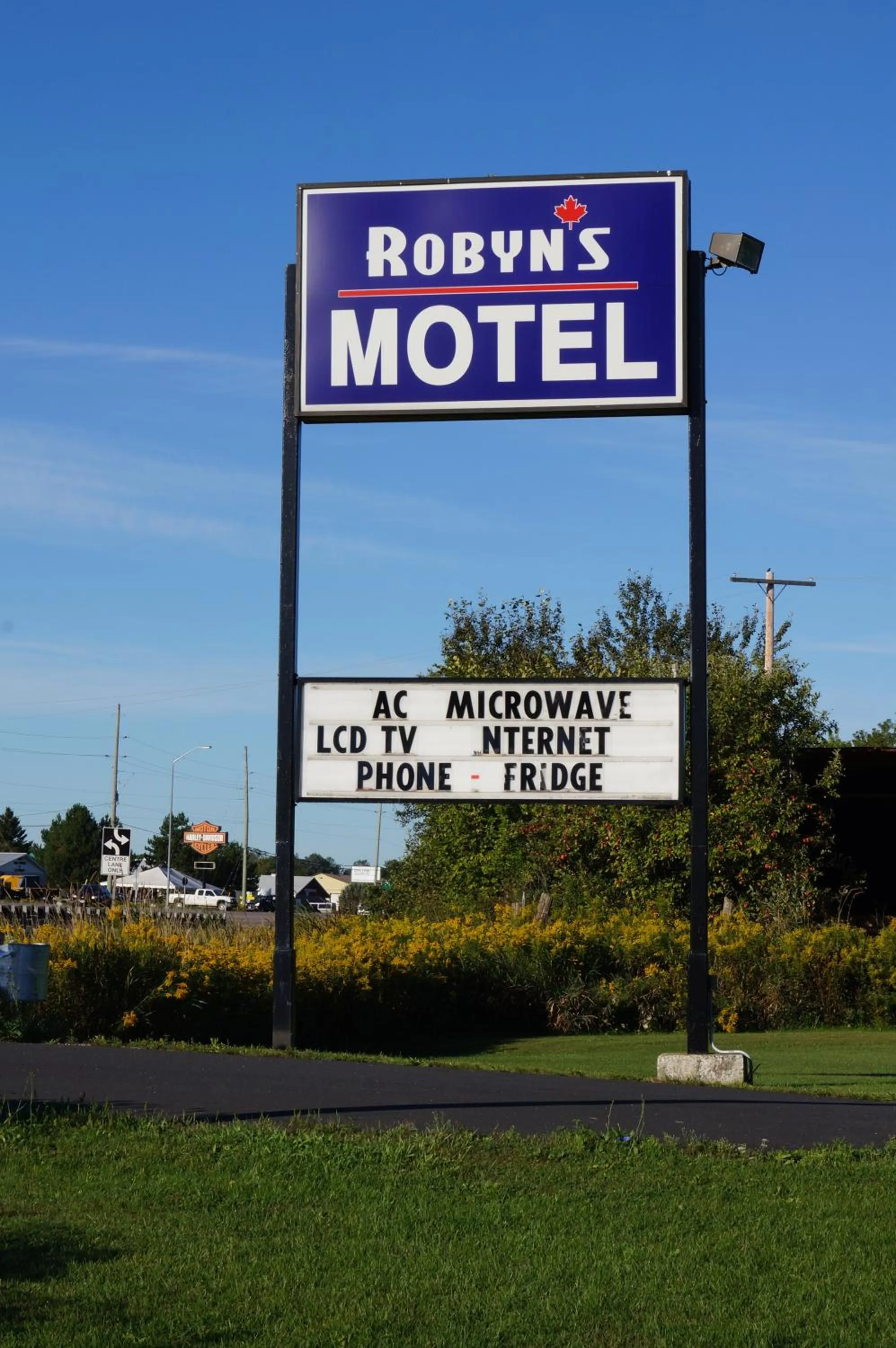 Property logo or sign in Robyn's Motel