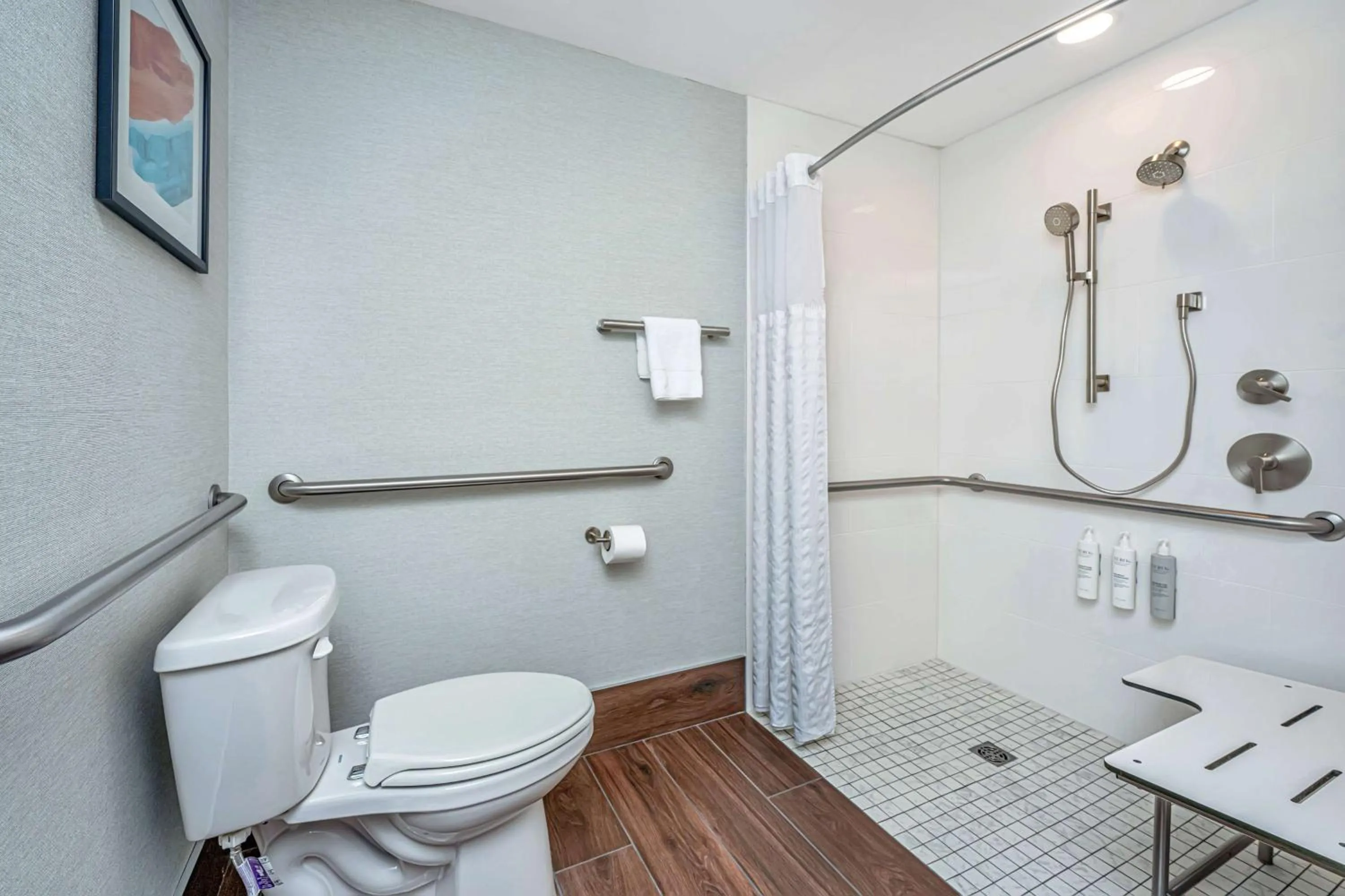 Bathroom in Hilton Garden Inn Charleston Airport