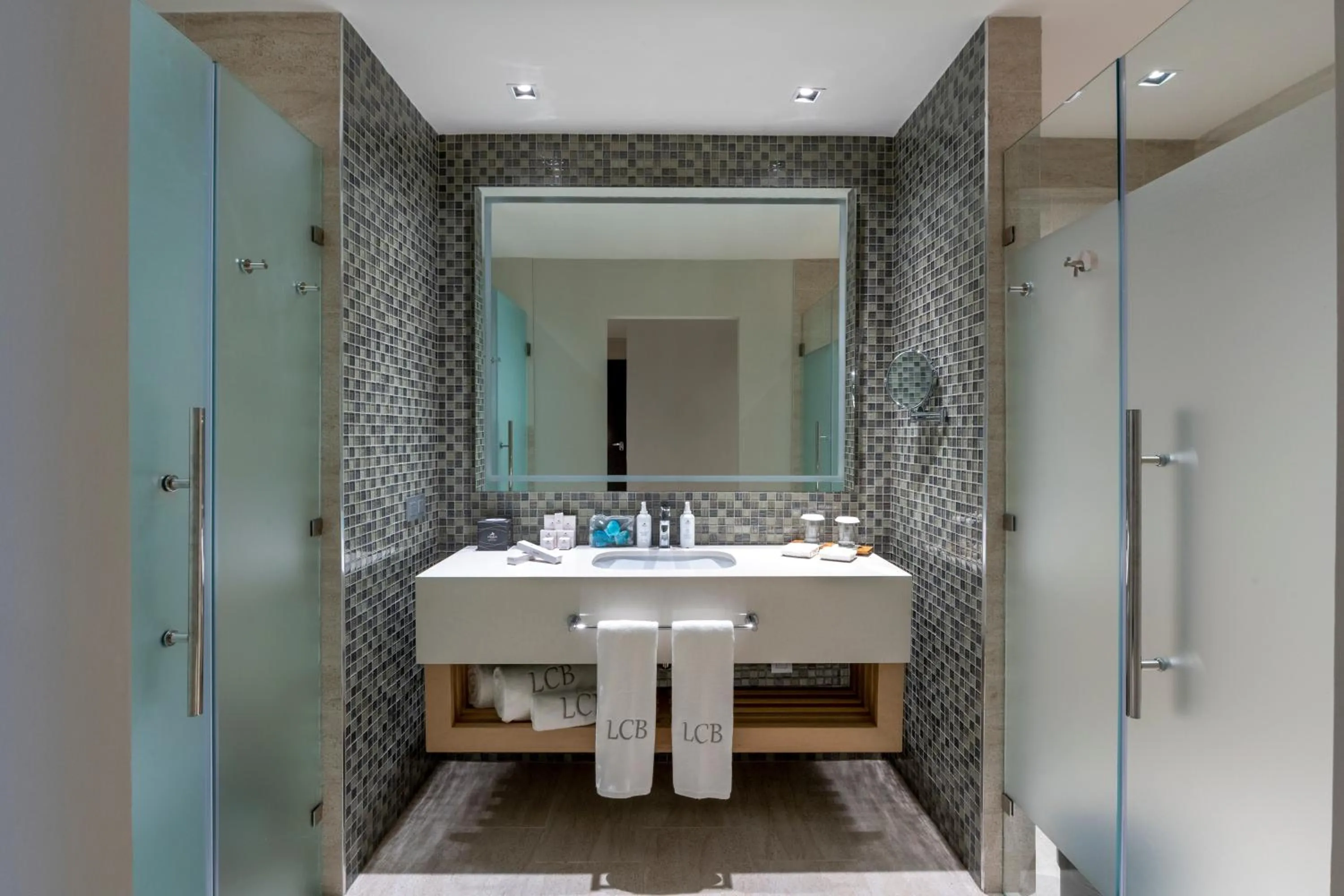 Bathroom in Unique Club at Lopesan Costa Bávaro Resort