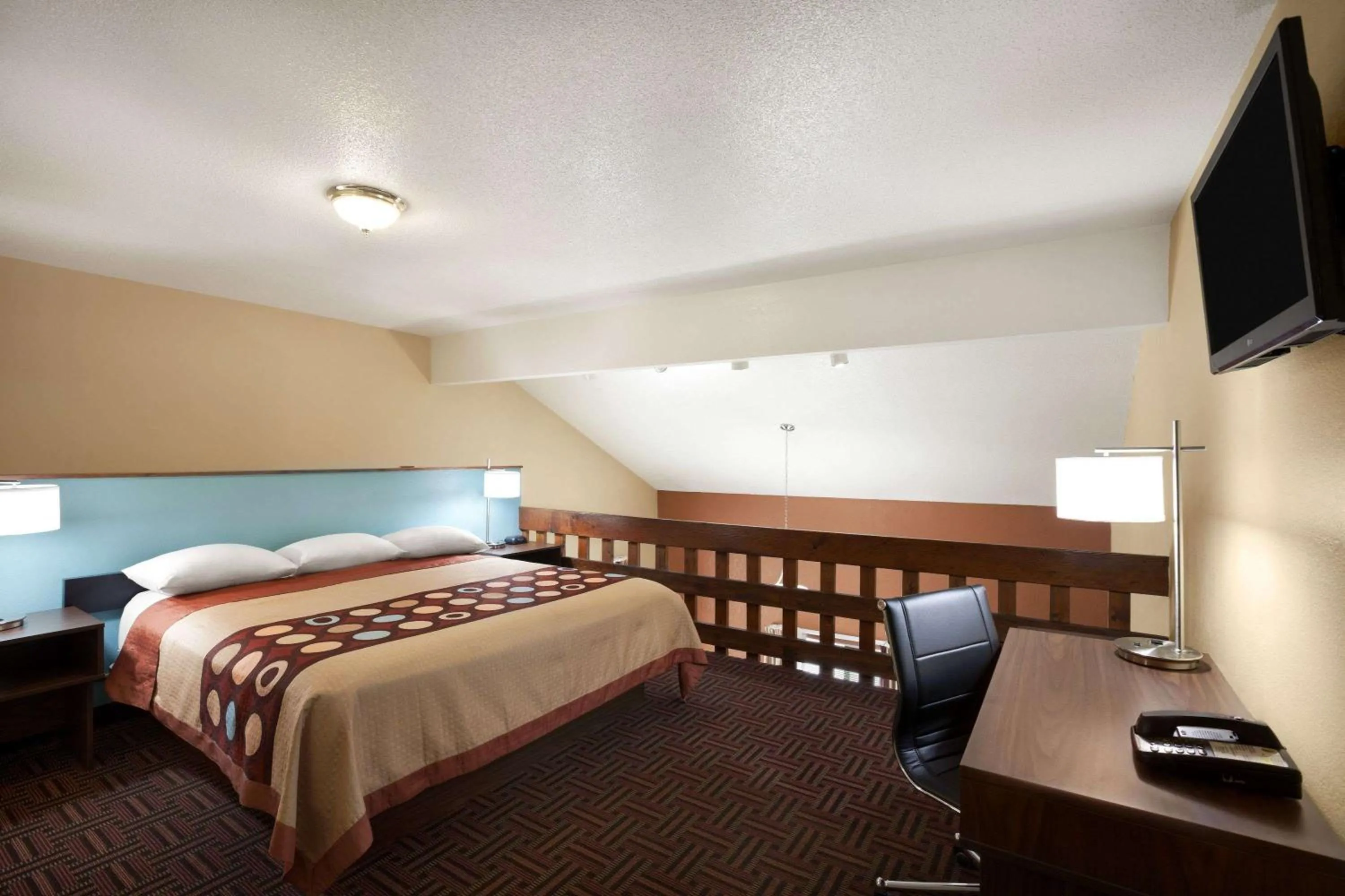 Photo of the whole room, Bed in Super 8 by Wyndham Salem