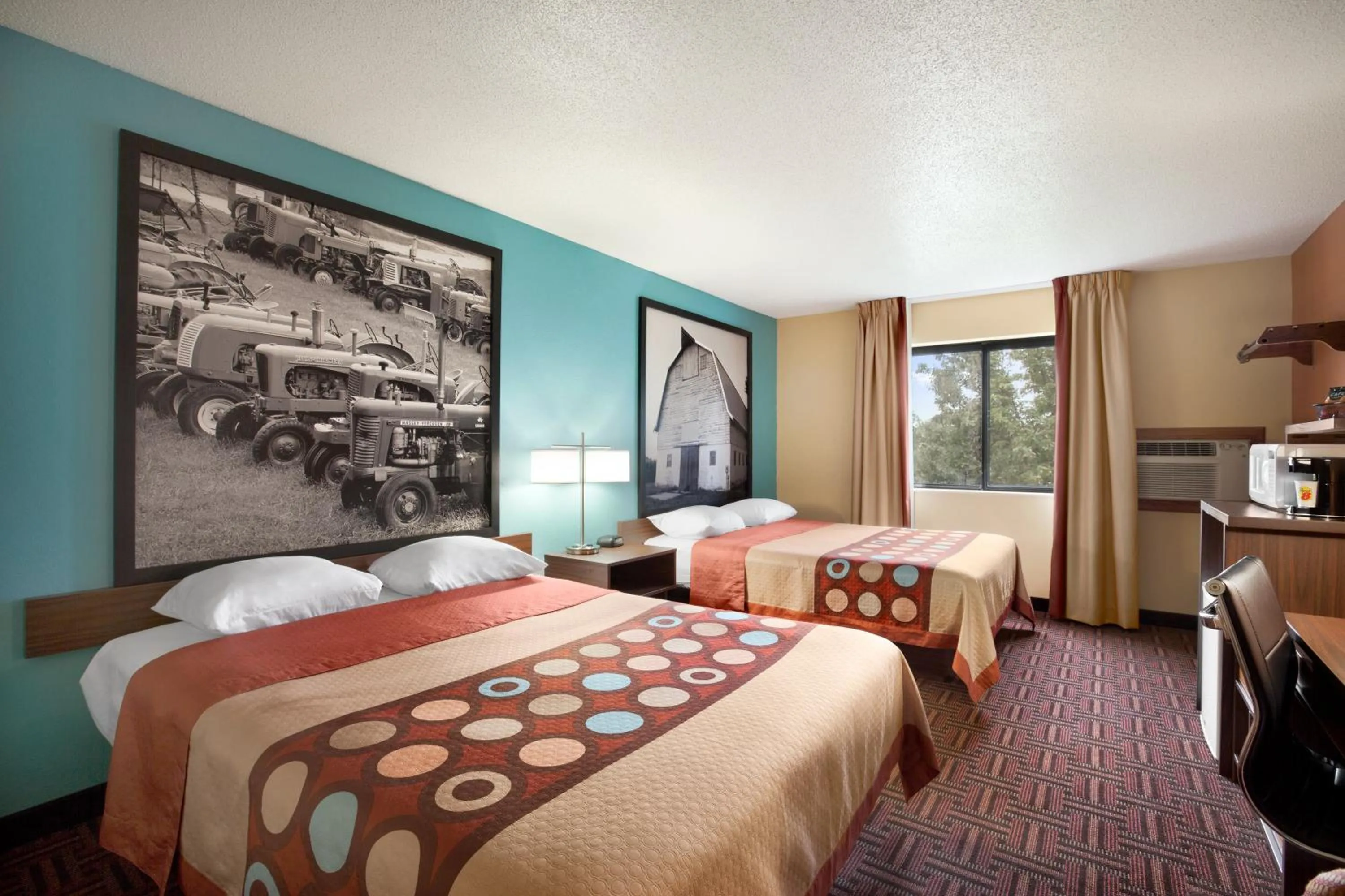 Bedroom, Bed in Super 8 by Wyndham Salem