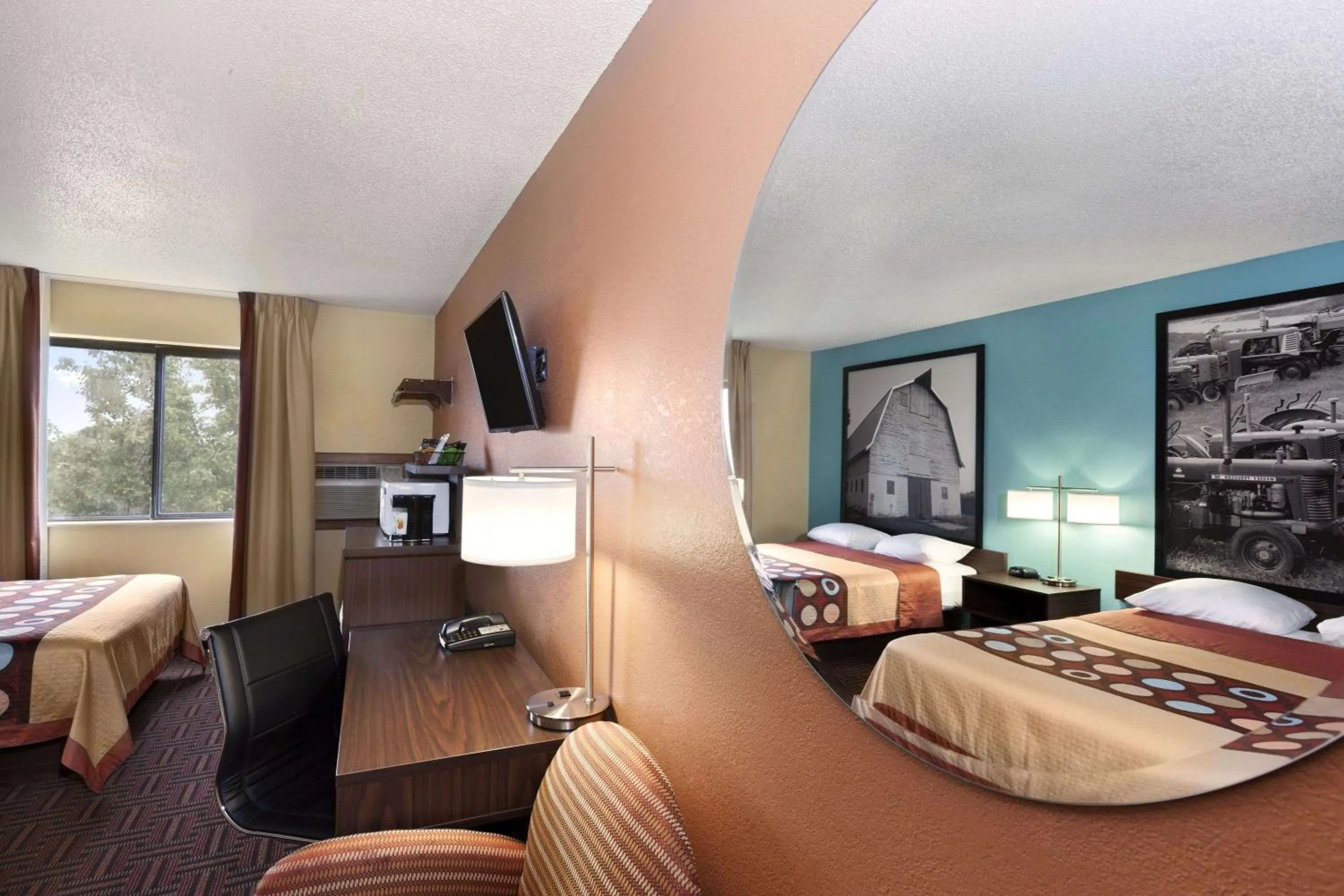 Photo of the whole room, Bed in Super 8 by Wyndham Salem