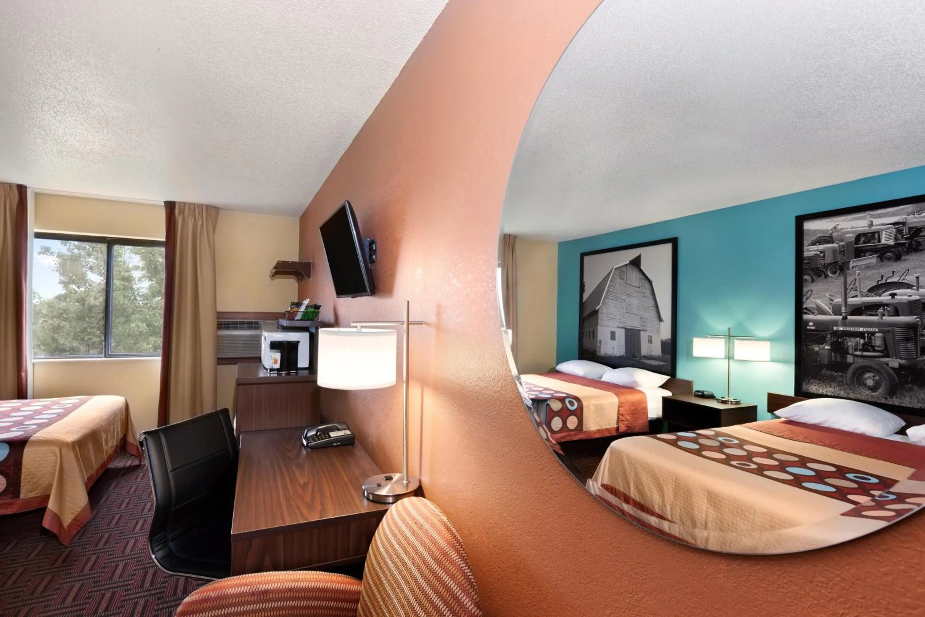 Photo of the whole room, Bed in Super 8 by Wyndham Salem