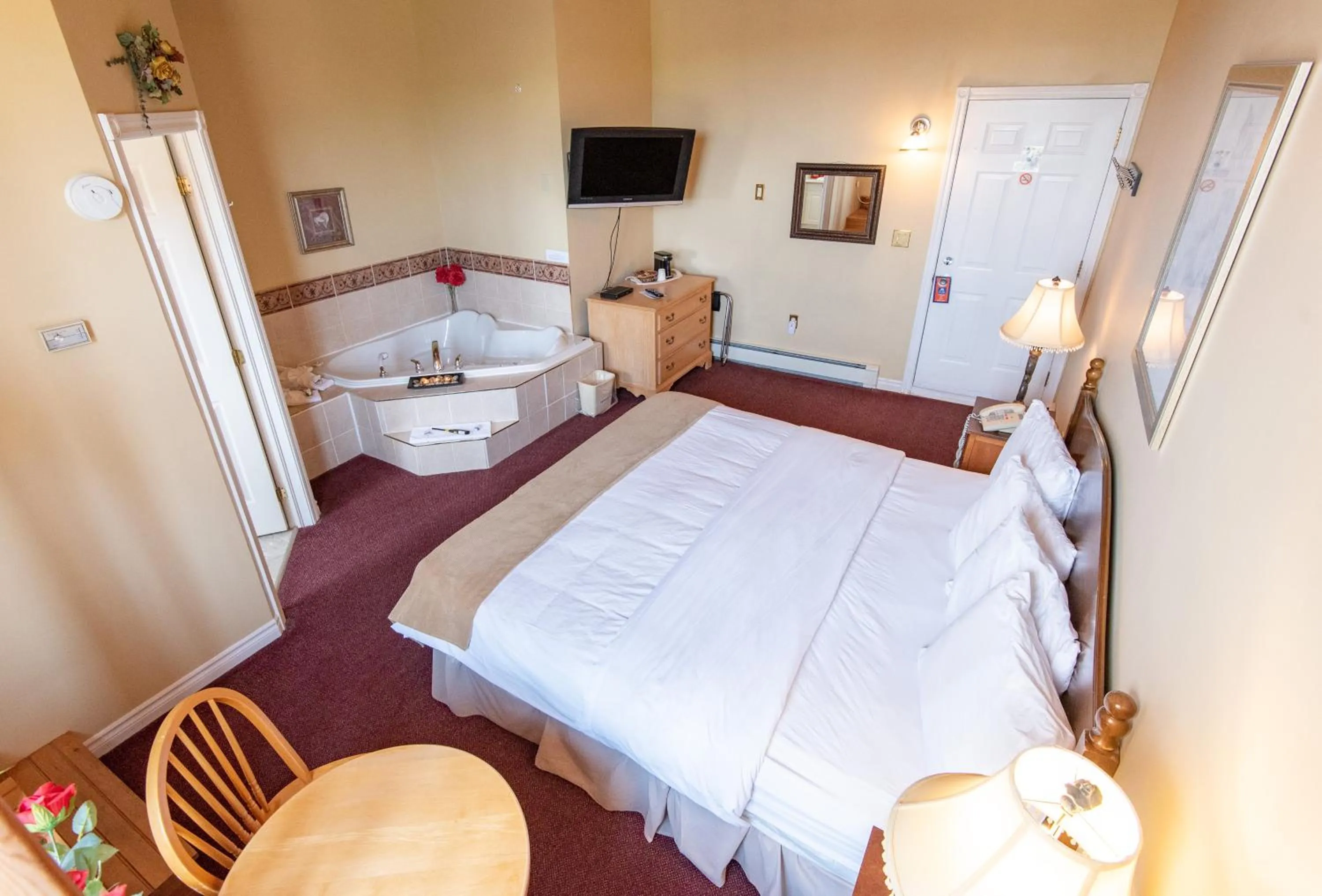 Bed in Canadas Best Value Inn & Suites Summerside