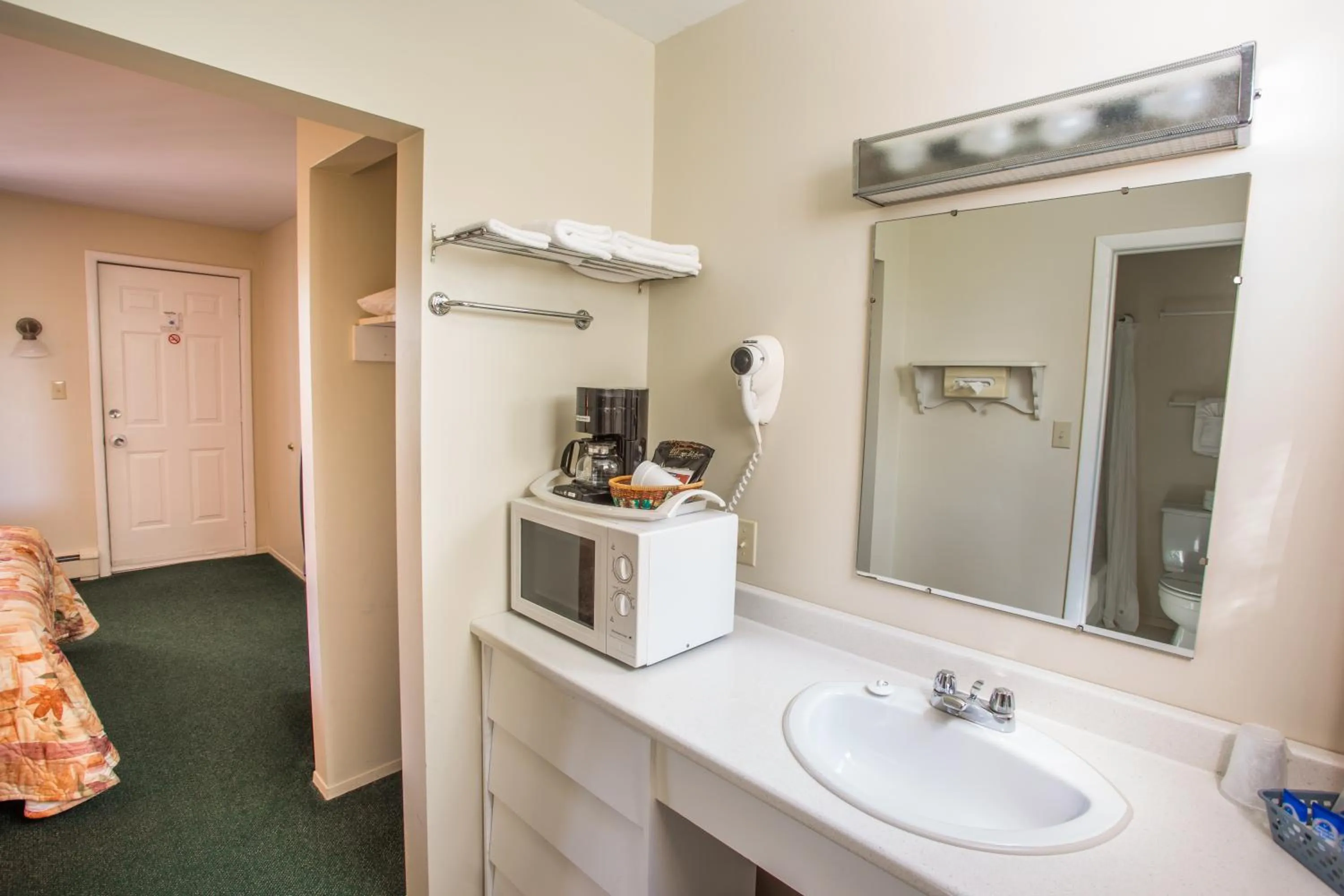 Bathroom, Bed in Canadas Best Value Inn & Suites Summerside
