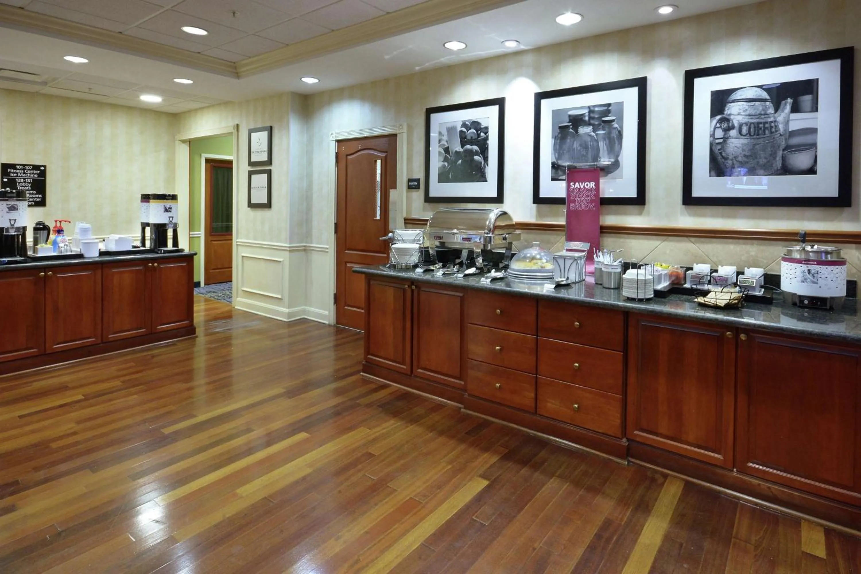 Breakfast in Hampton Inn & Suites Clinton