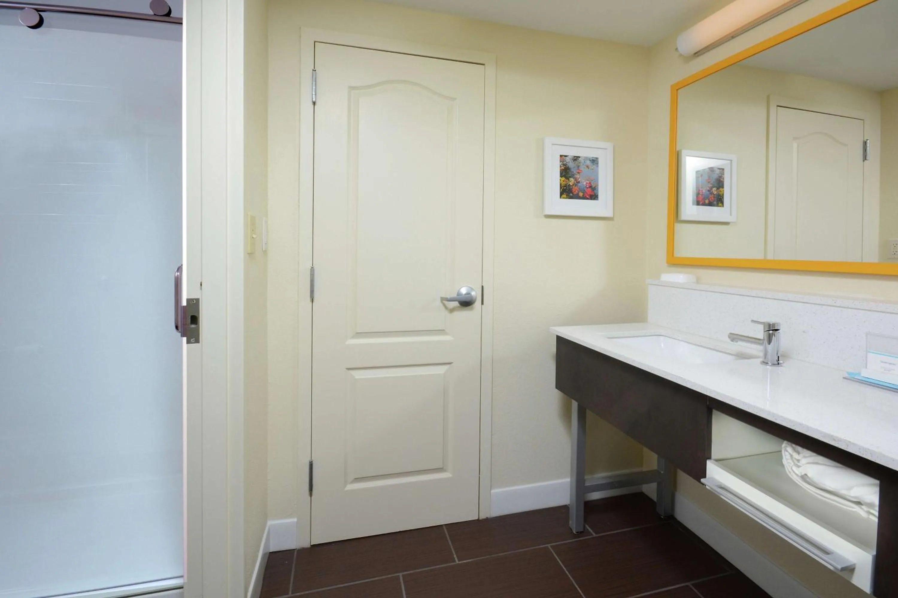 Bathroom in Hampton Inn & Suites Clinton