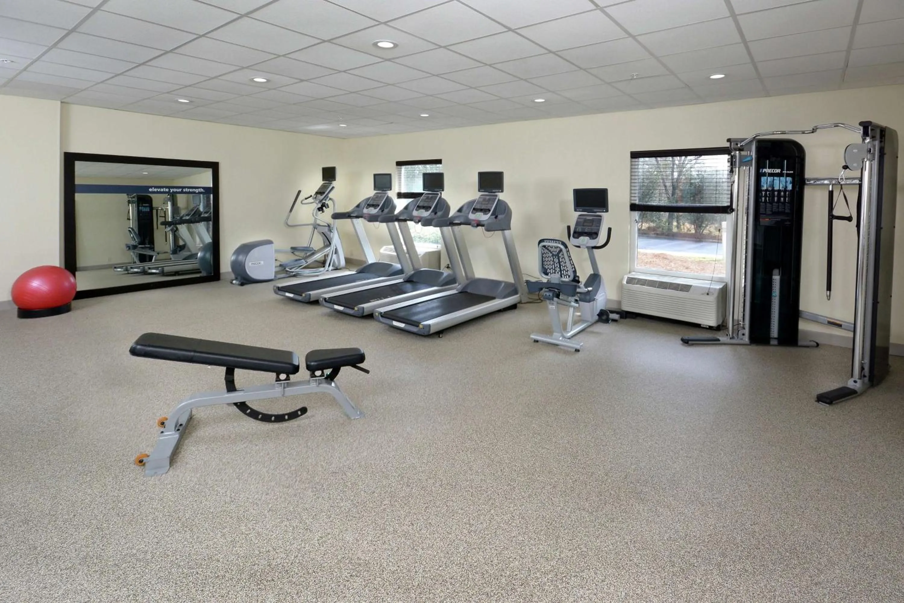 Fitness centre/facilities in Hampton Inn & Suites Clinton
