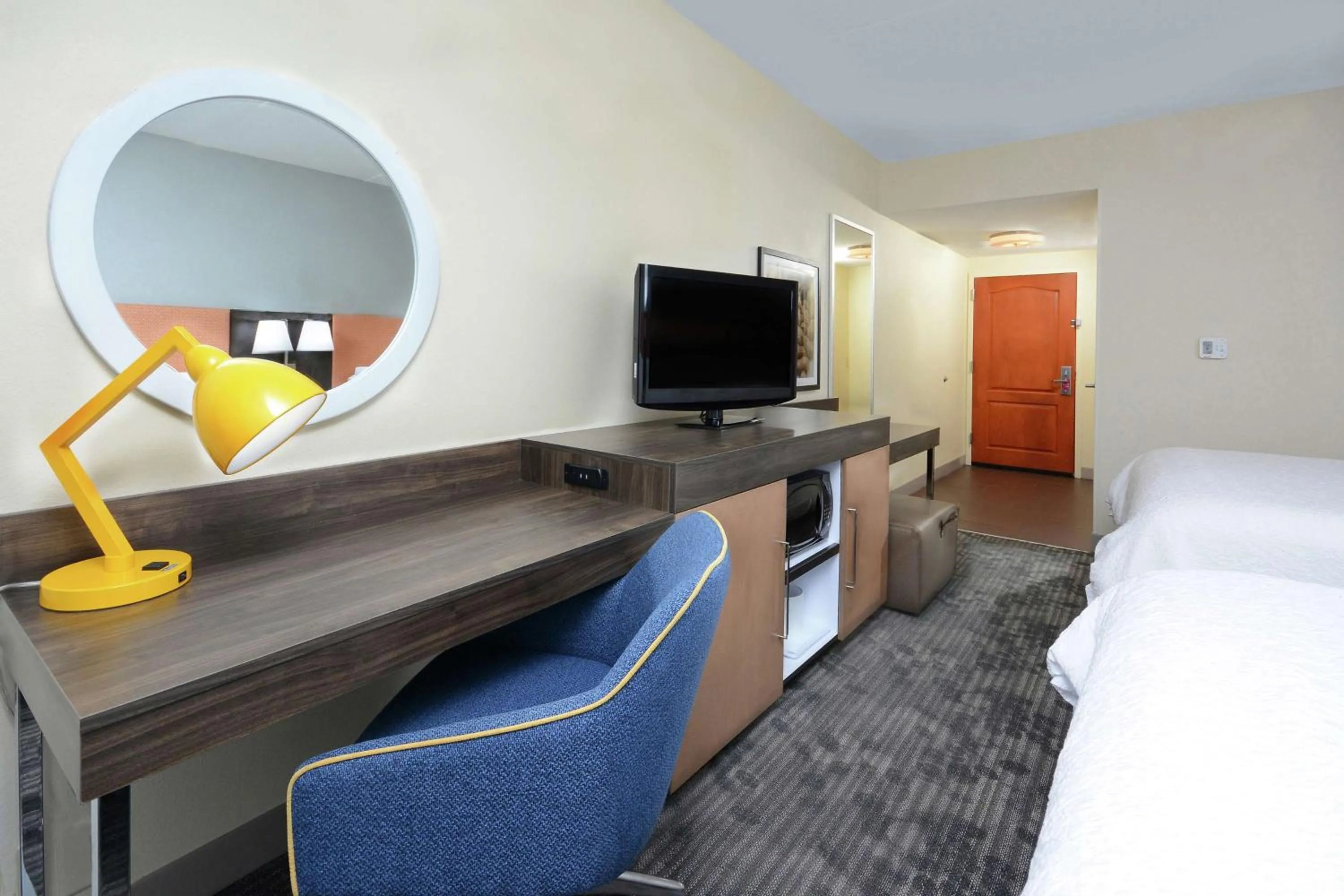 Bedroom, Bed in Hampton Inn & Suites Clinton