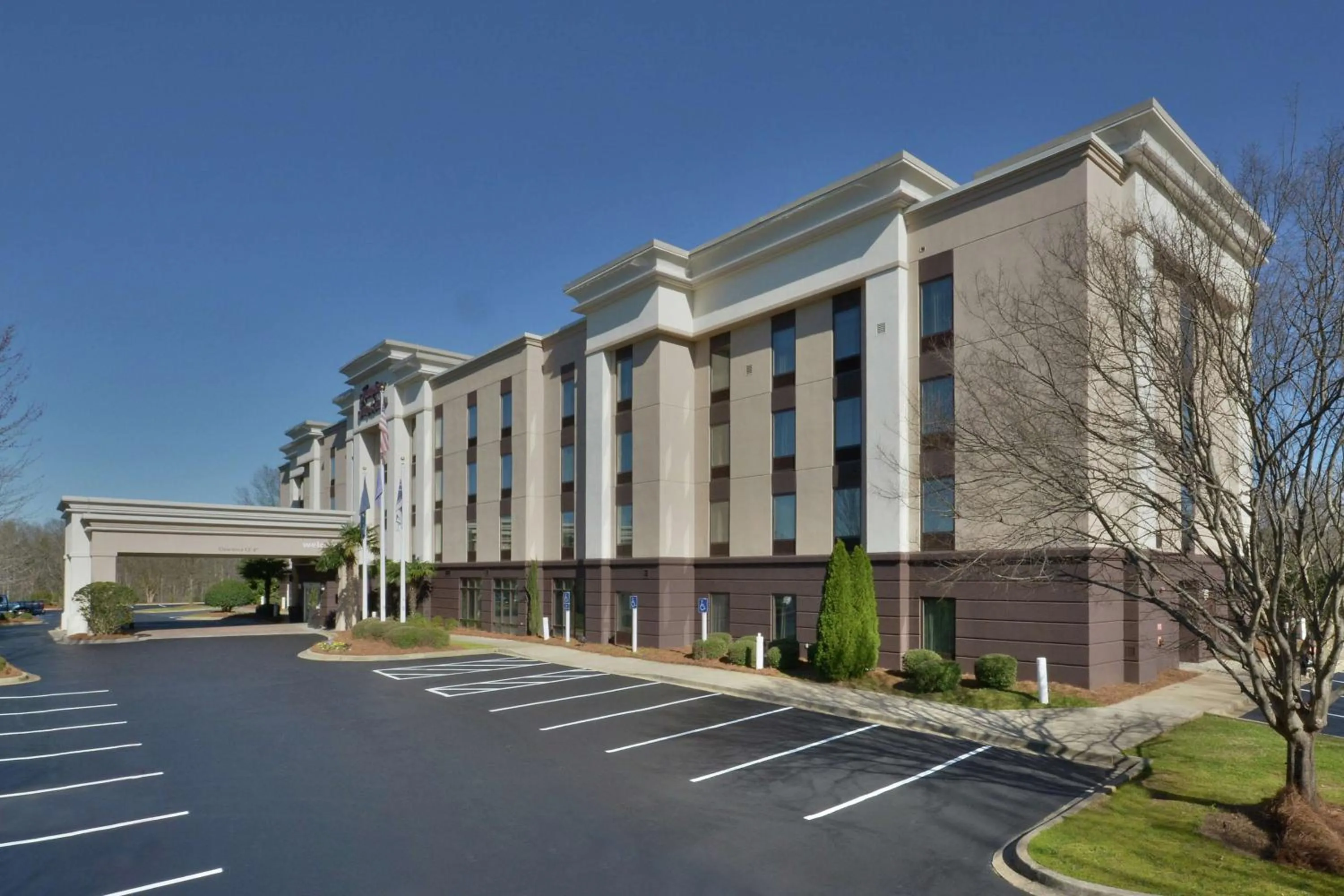 Property building in Hampton Inn & Suites Clinton