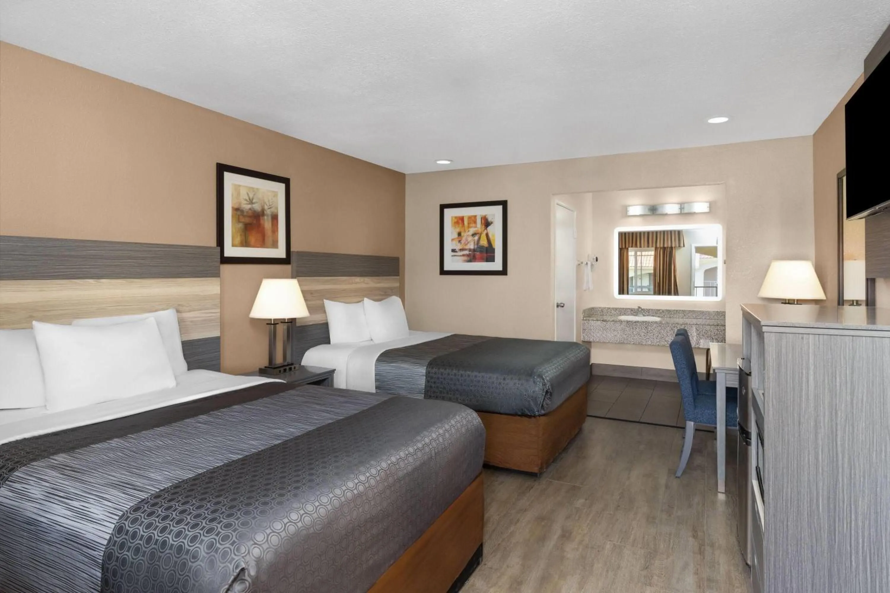 Photo of the whole room, Bed in Travelodge by Wyndham Banning Casino and Outlet Mall