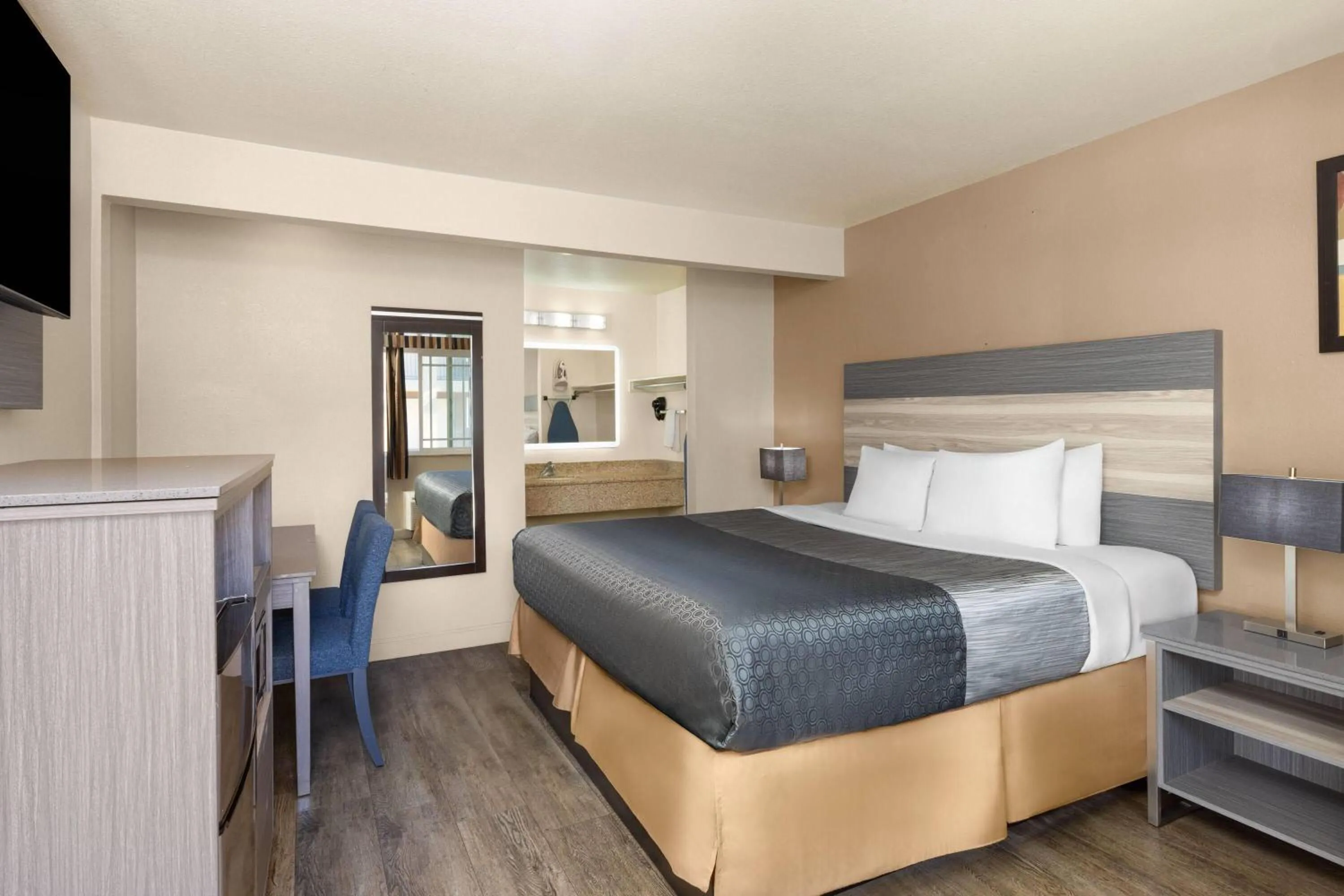 Photo of the whole room, Bed in Travelodge by Wyndham Banning Casino and Outlet Mall
