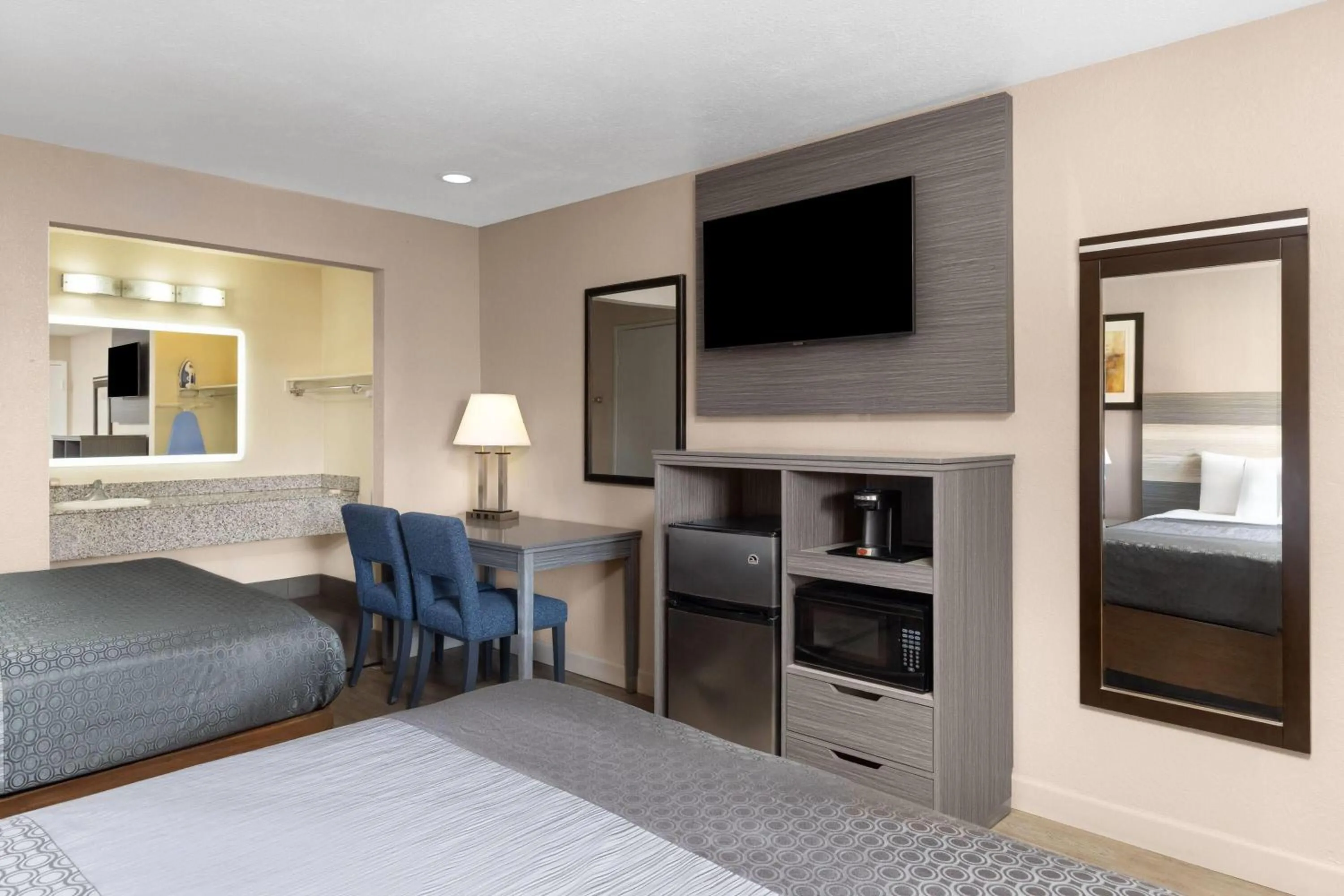 Photo of the whole room, Bed in Travelodge by Wyndham Banning Casino and Outlet Mall