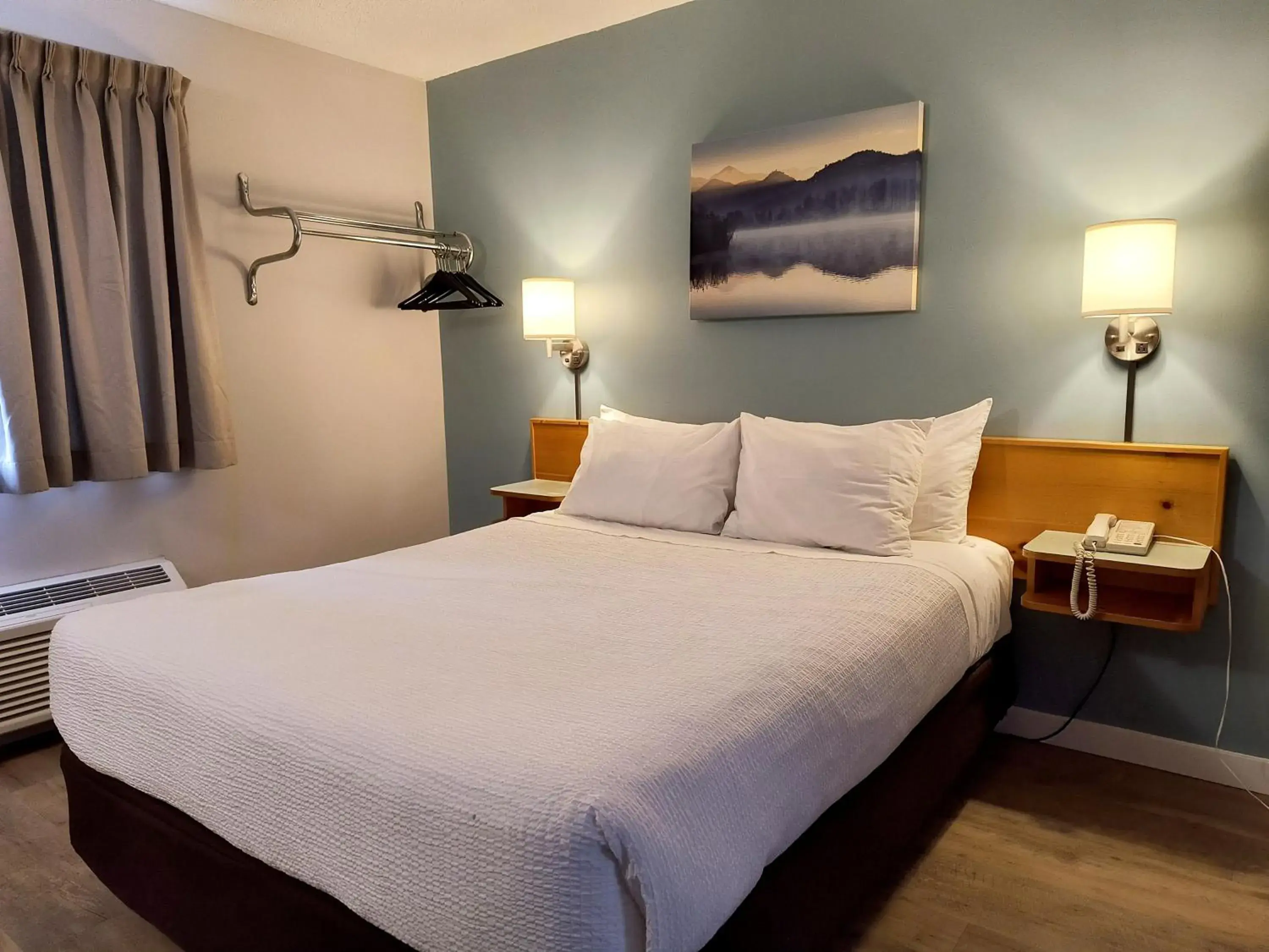 Queen Room - single occupancy in Fireweed Motel Queen Room - single occupancy in Fireweed Motel