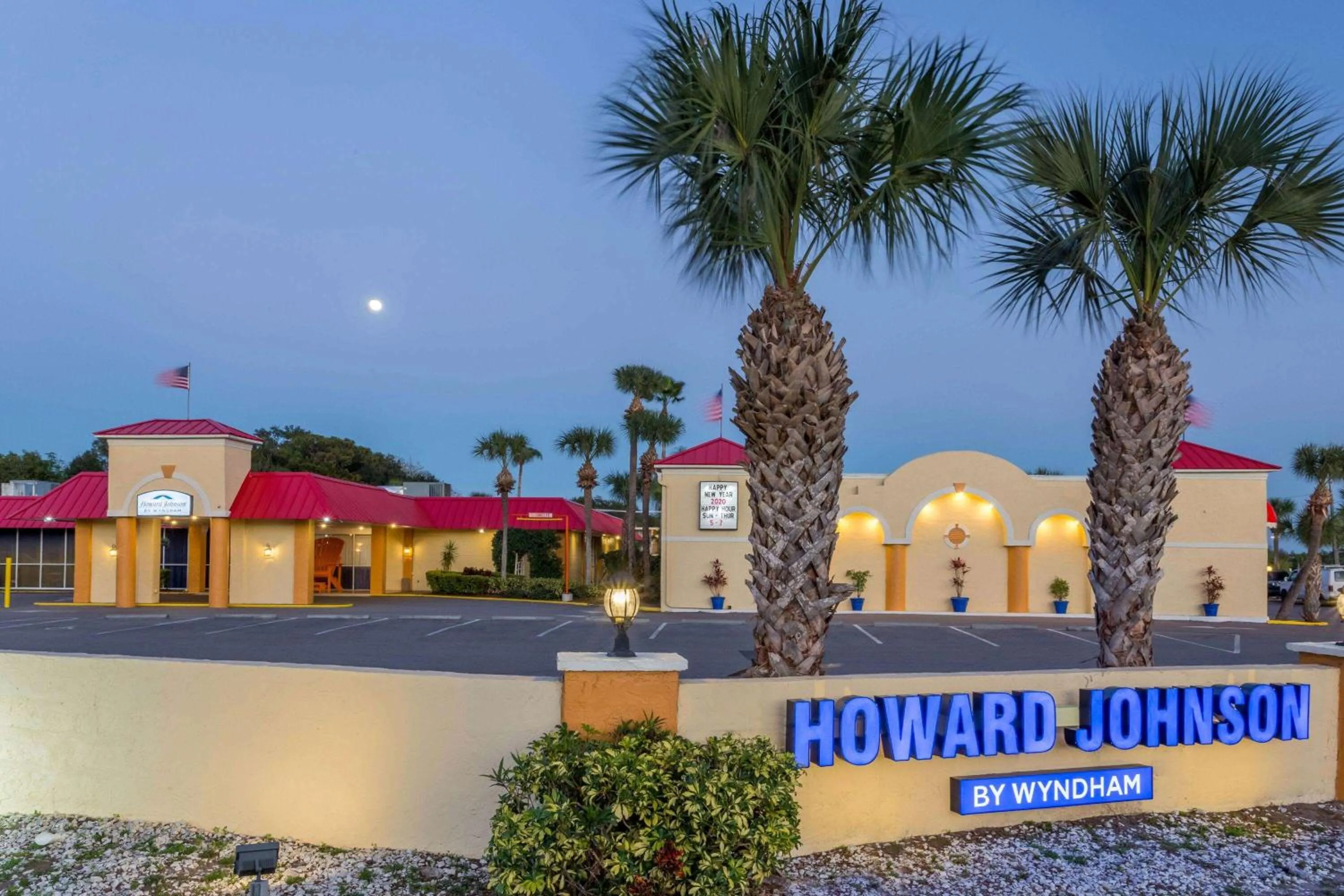 Property building in Howard Johnson by Wyndham Lakeland