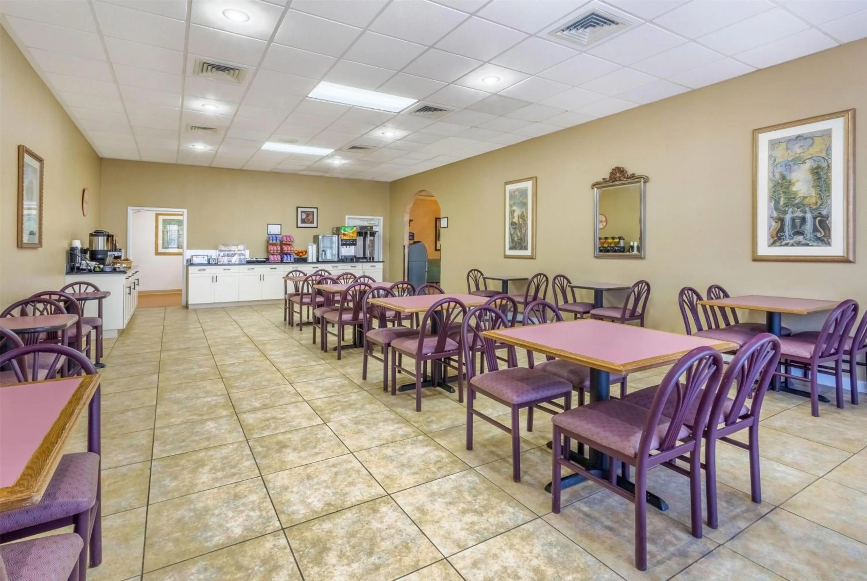 Breakfast in Howard Johnson by Wyndham Lakeland